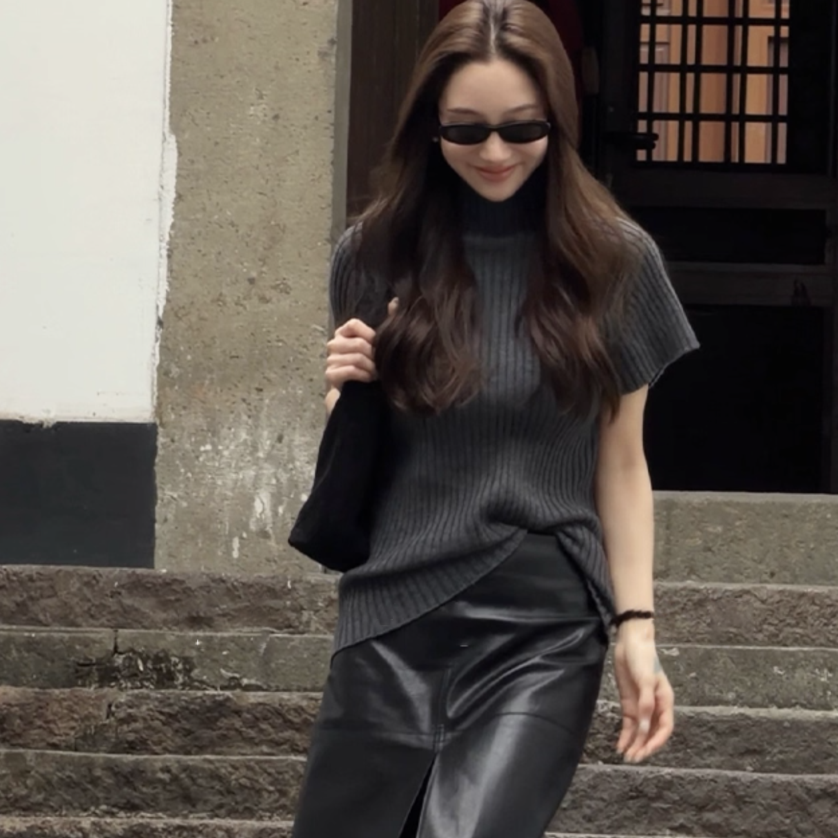 質感灰慵懶感高領短袖針織上衣毛衣-S-L (Elegant & Love)