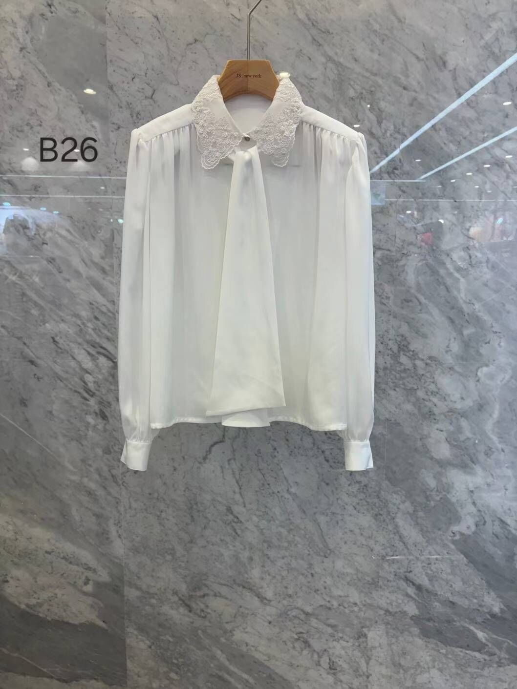 JN5236 氣質刺繡翻領綁結雪紡上衣