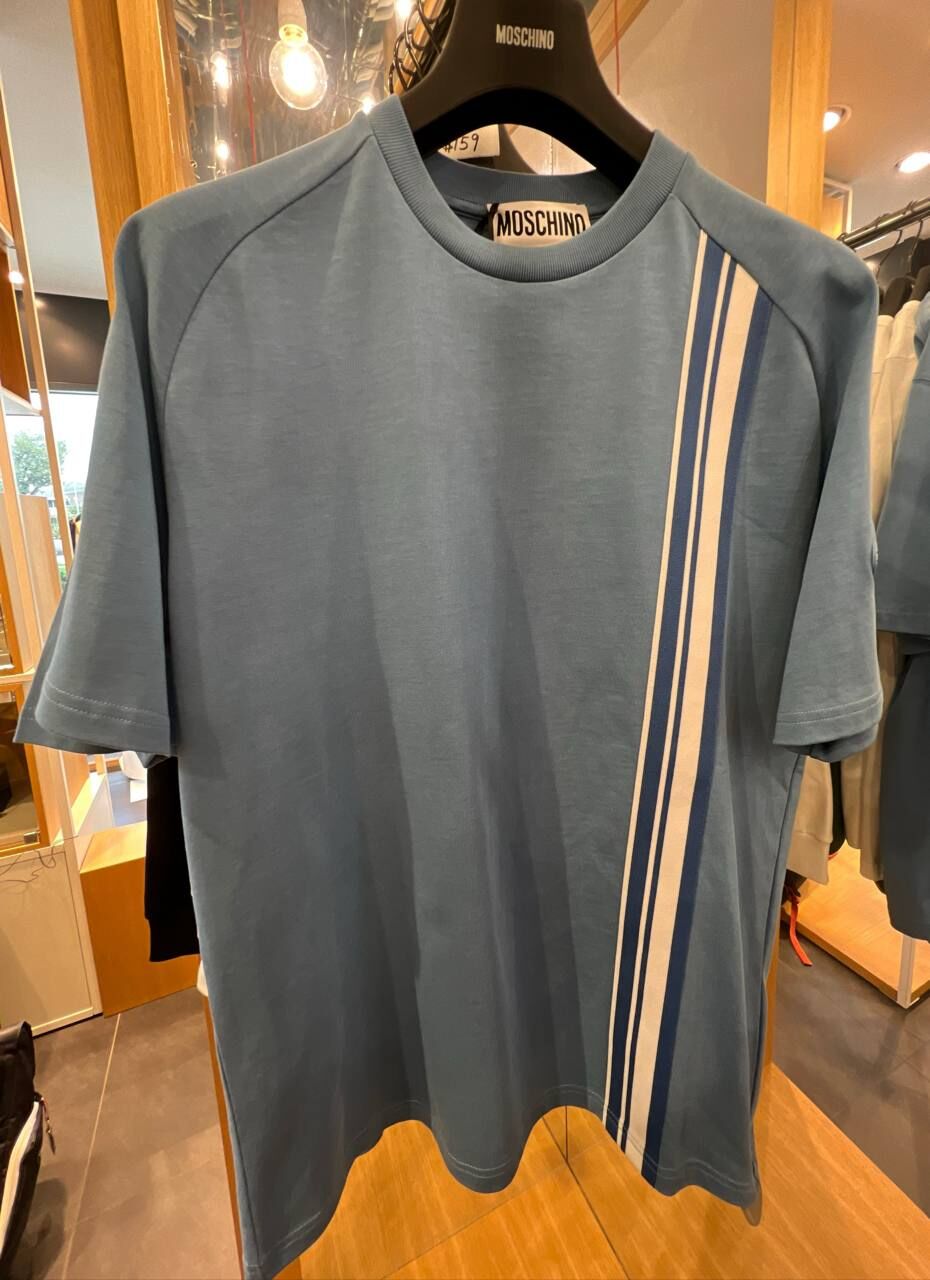 [E] MOSCHINO GREY STRIPE PATCH COTTON T-SHIRT, 242ZRJ071370443294 (EM235)