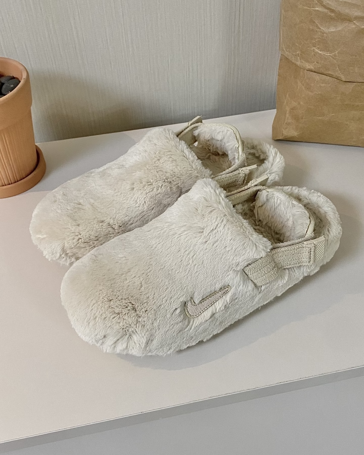 Nike 米白絨毛懶人鞋