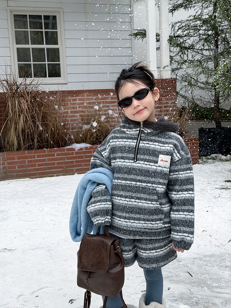 費爾島加絨連帽短褲套裝