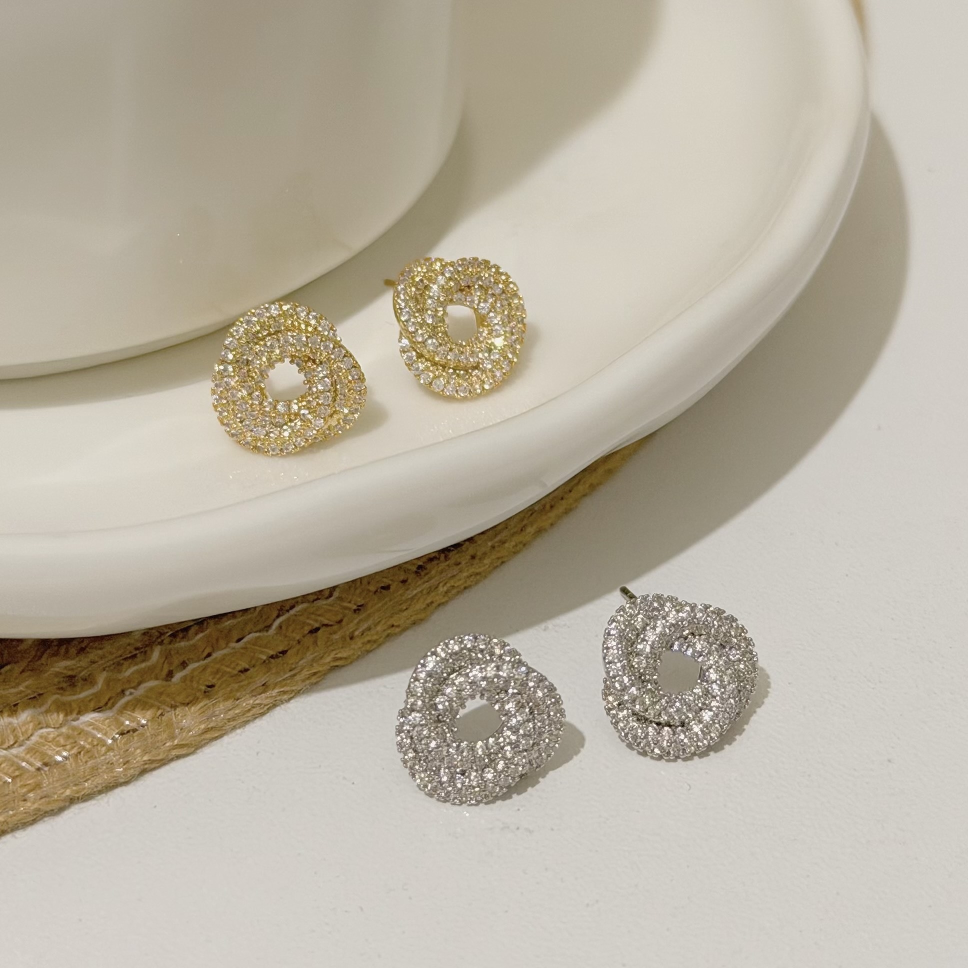 Z108滿鑽繞線耳針