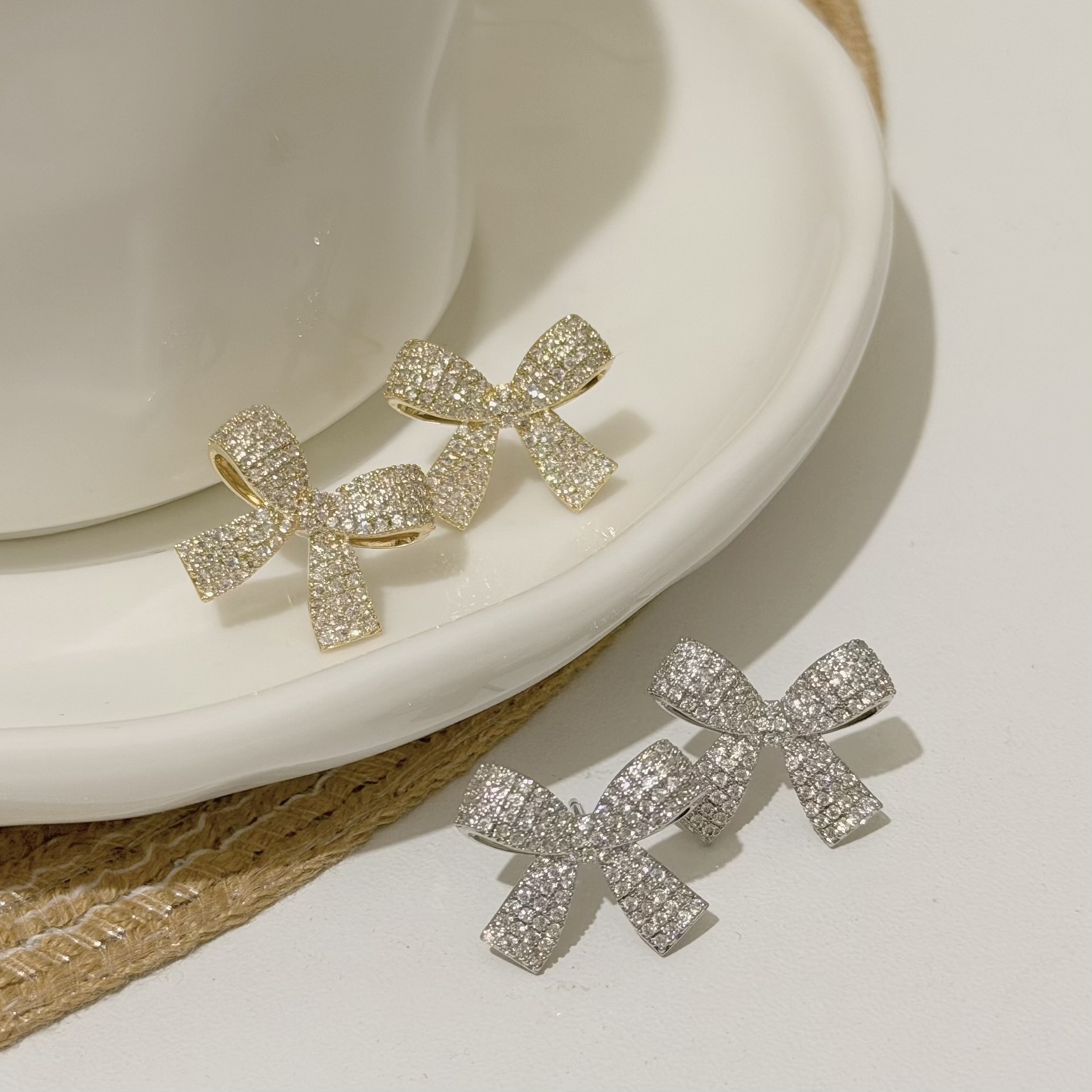 Z111滿鑽蝴蝶結耳針