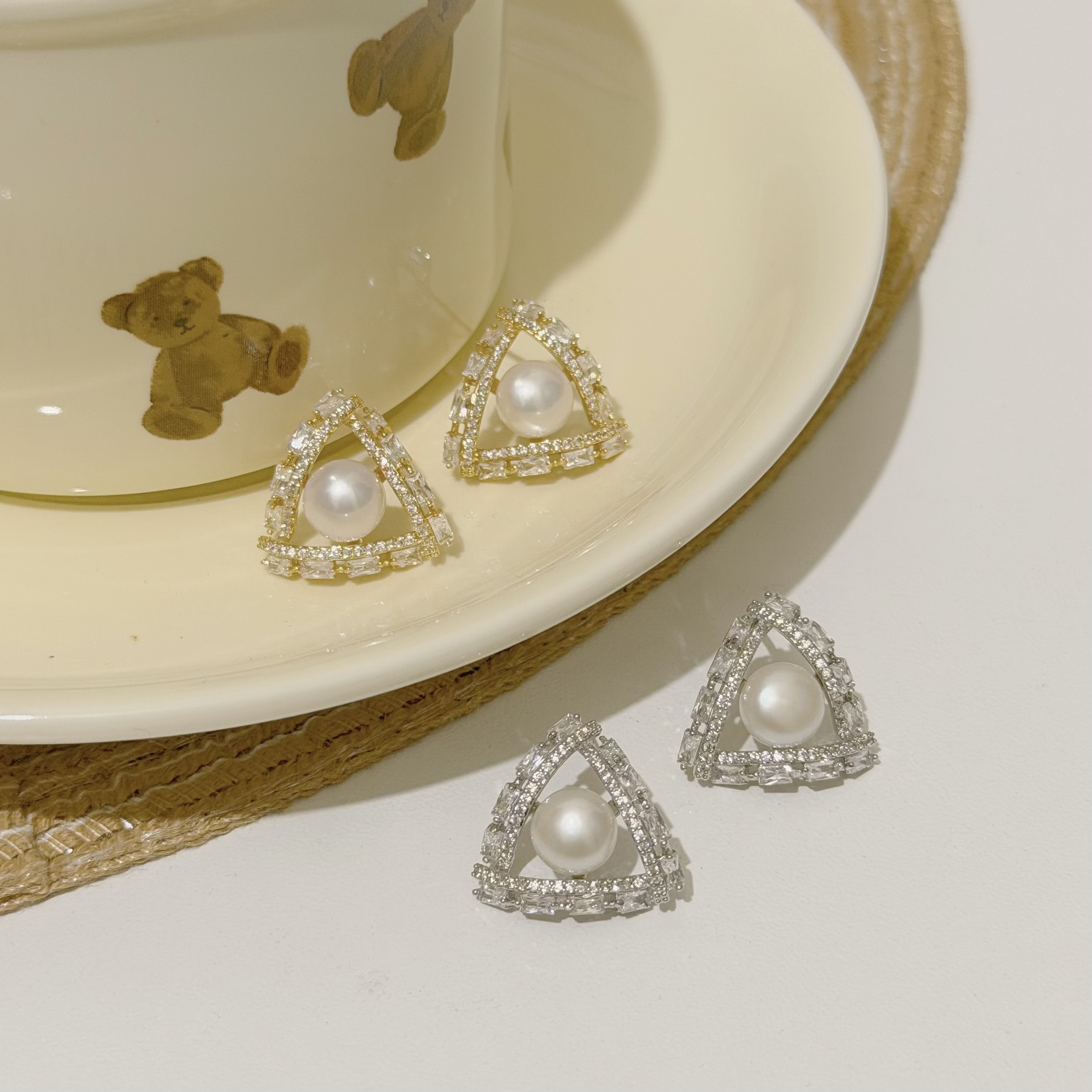 Z112鋯石三角形珍珠耳針