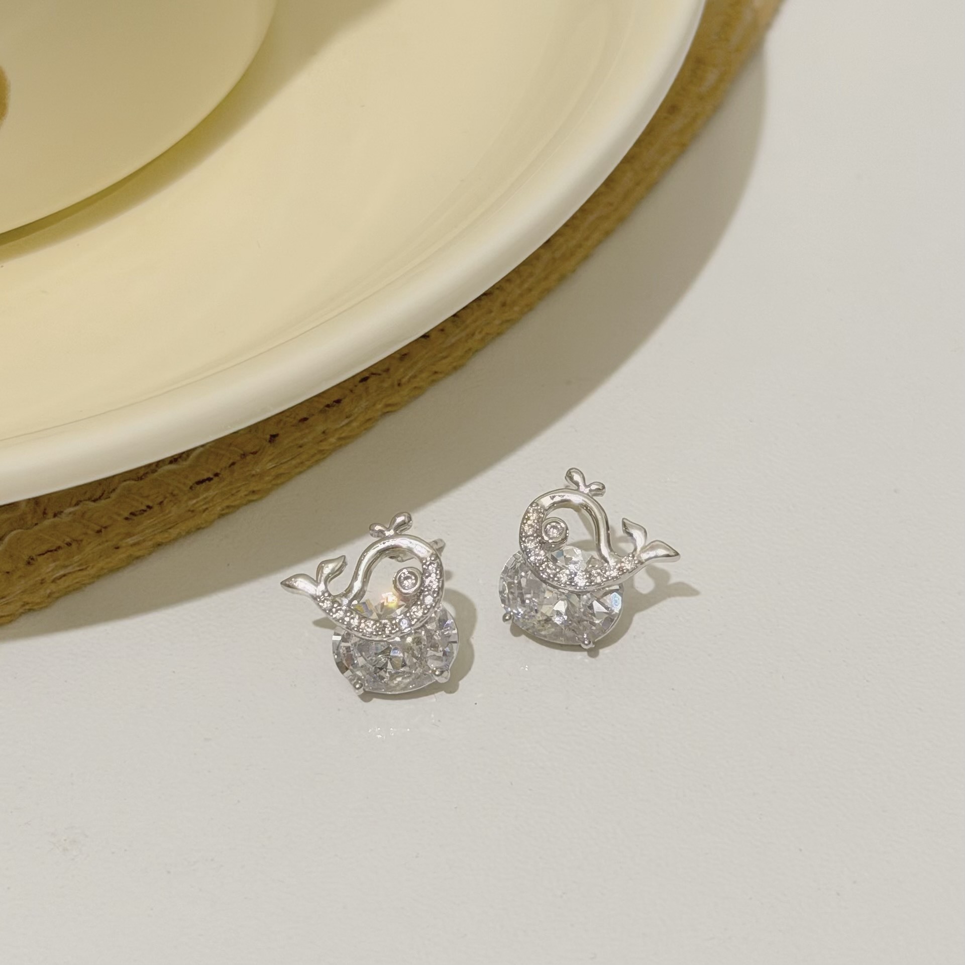 Z113鯨魚單鑽耳針