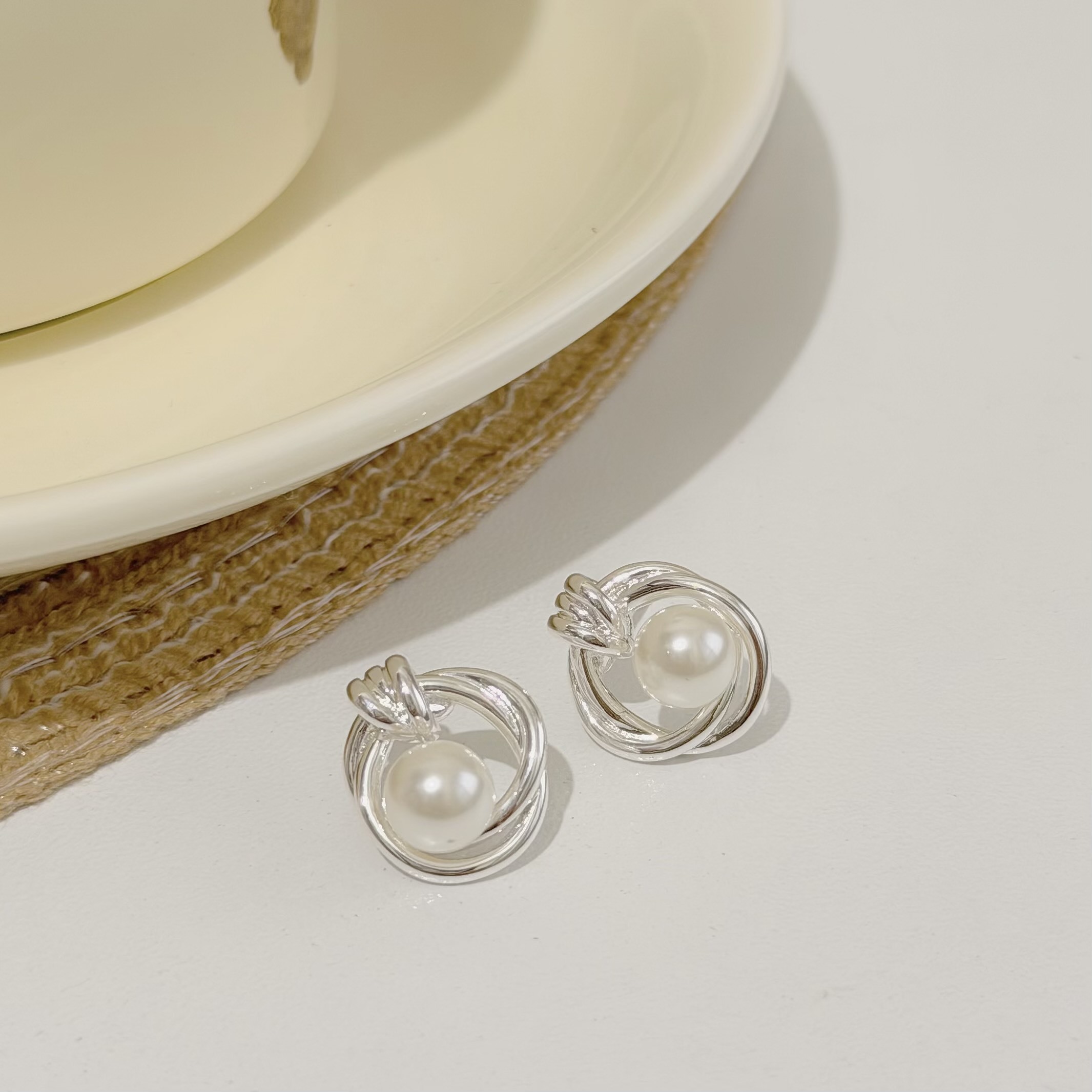 Z118雙層圓圈珍珠耳針