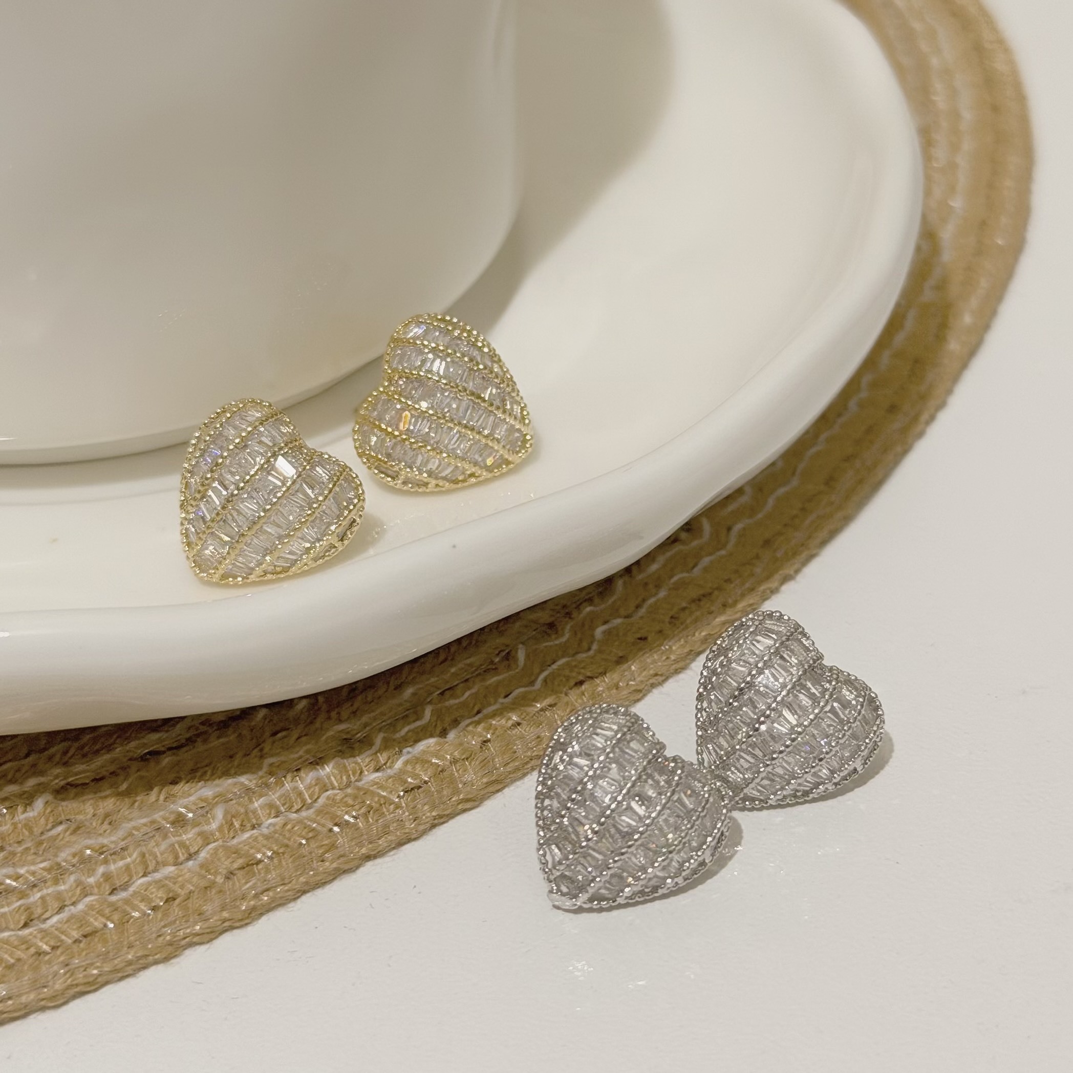 Z120鋯石線條愛心耳針