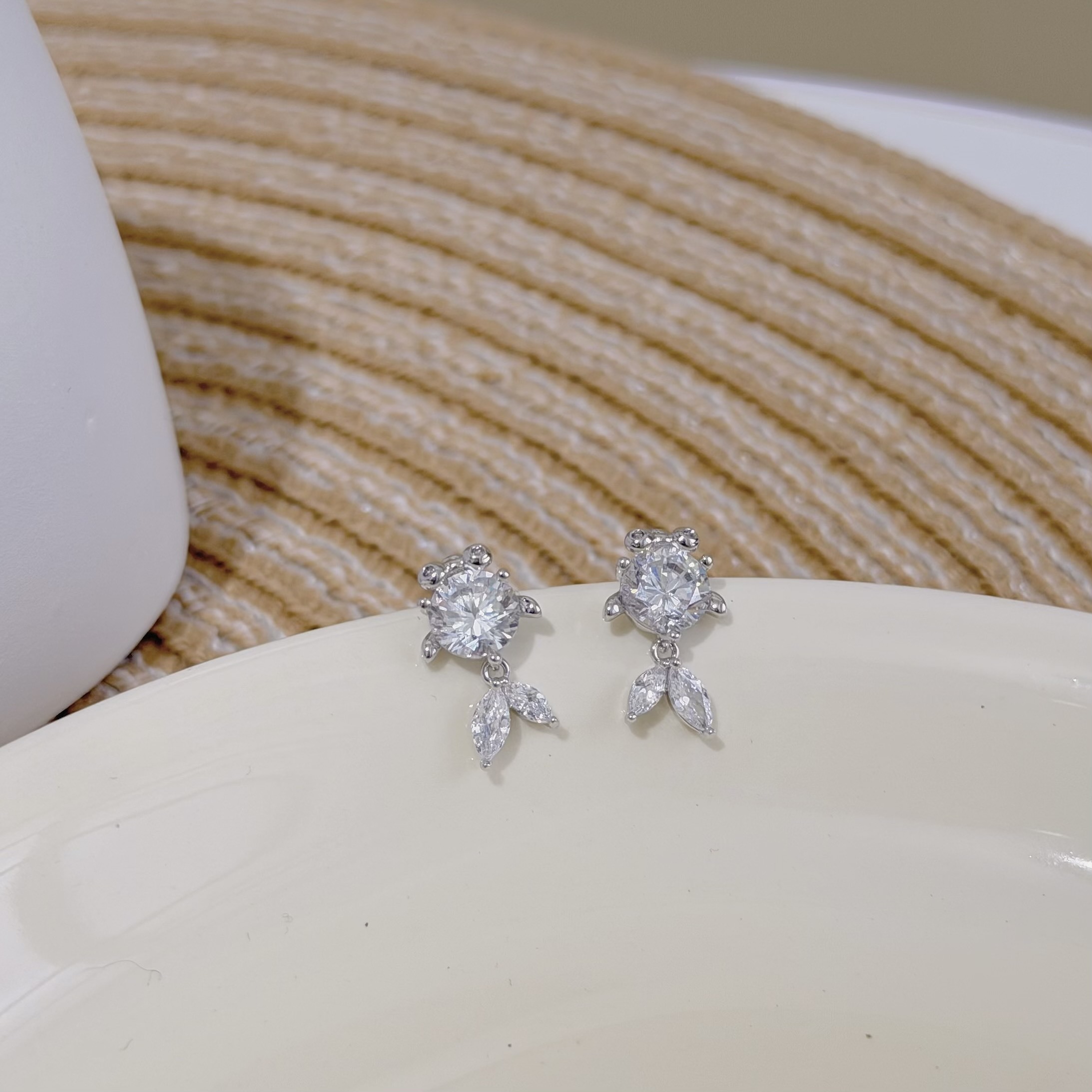 Z121鋯石單鑽金魚垂吊