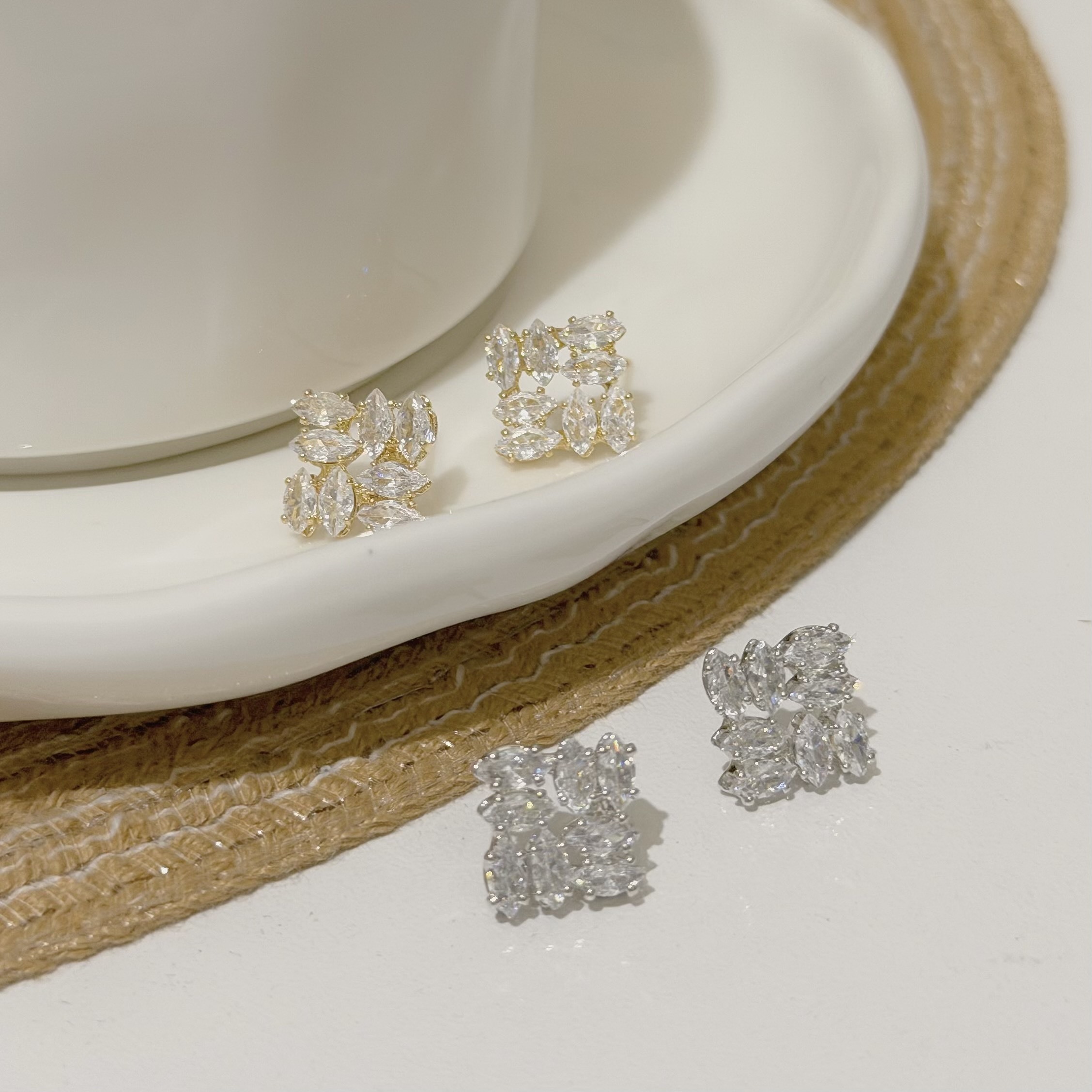 Z126馬眼鋯石方塊耳針