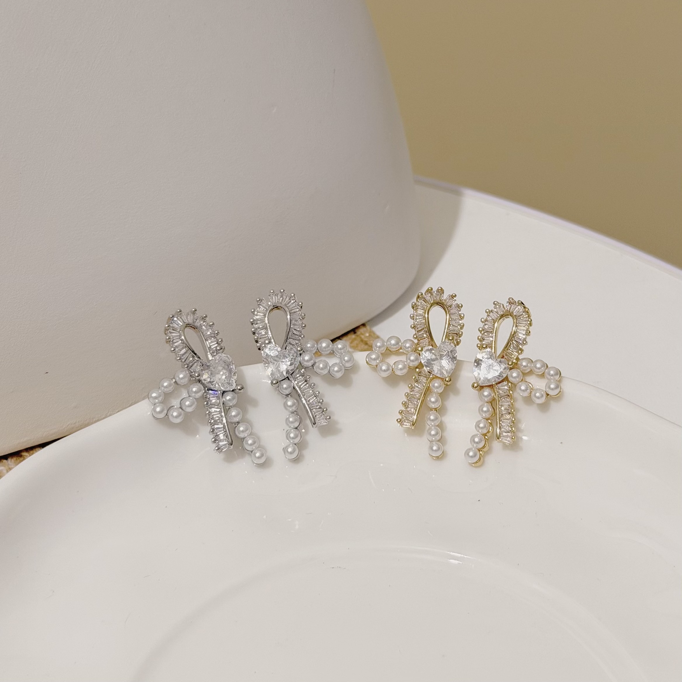 Z127愛心鋯石珍珠蝴蝶結耳針