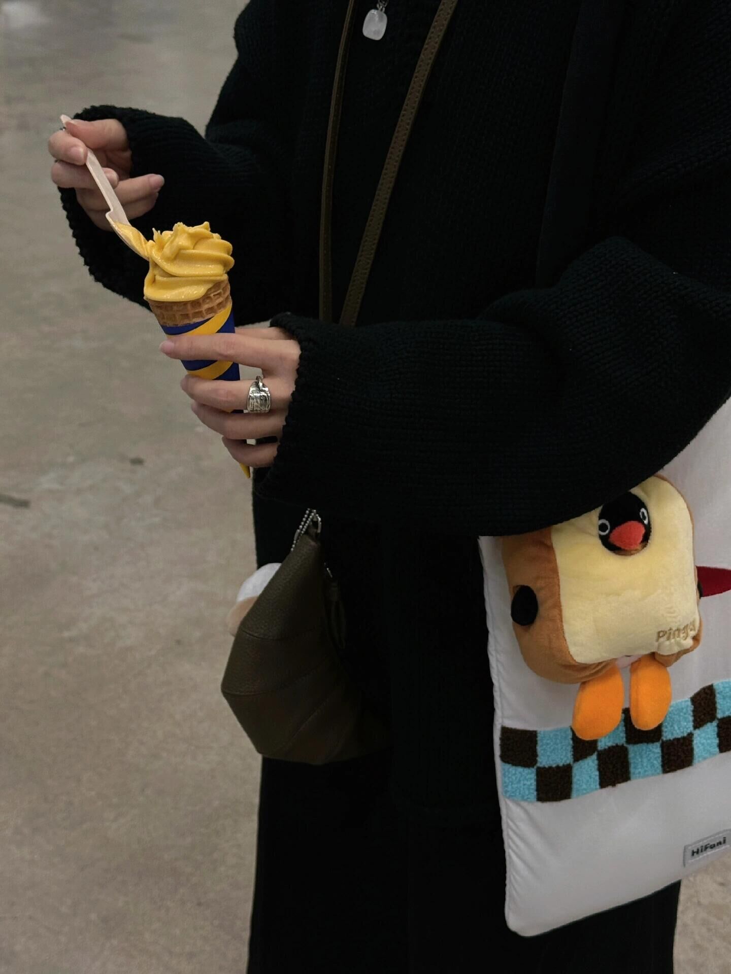 代購-<500元左右交換禮物>正版授權 PINGU 企鵝家族 麵包系列 毛絨 掛件