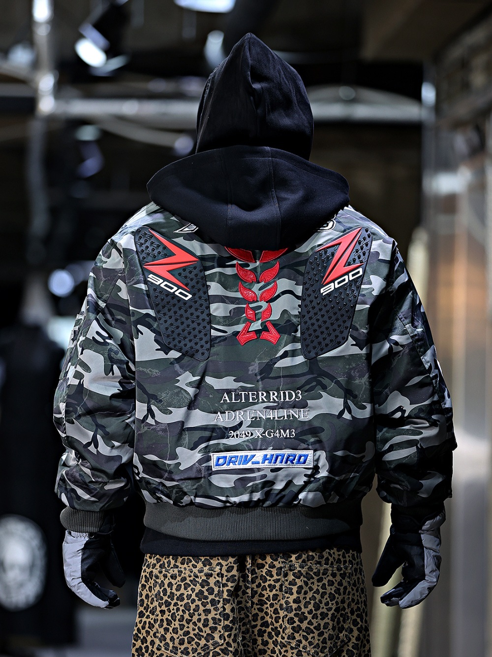 帶帽多層迷彩飛行夾克