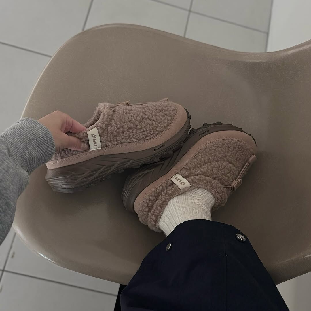 ASICS GEL-SONOMA WT 泰迪棕 灰咖 奶茶色 絨毛 羊羔絨 抽繩 增高 泰迪鞋 穆勒鞋 懶人鞋 女鞋 1203B036-200 / 預購