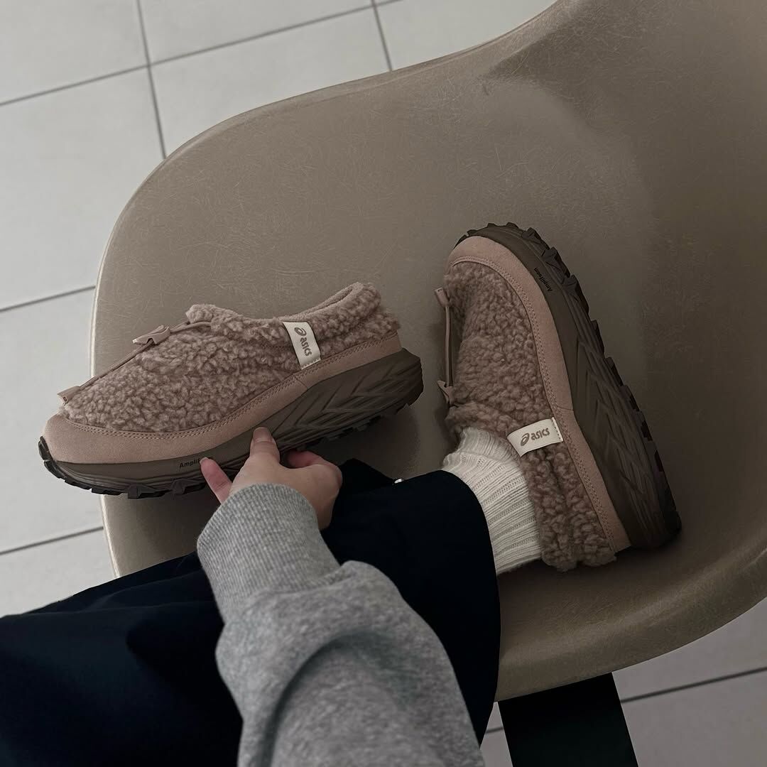 ASICS GEL-SONOMA WT 泰迪棕 灰咖 奶茶色 絨毛 羊羔絨 抽繩 增高 泰迪鞋 穆勒鞋 懶人鞋 女鞋 1203B036-200 / 預購