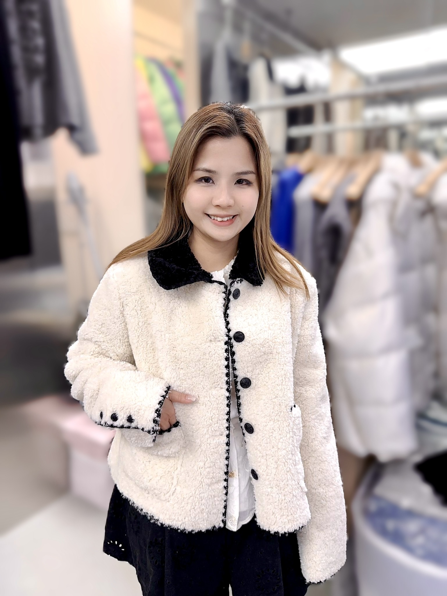 CR28 韓風反領毛毛縷    胸 43 長 22  原價  $899  校長價