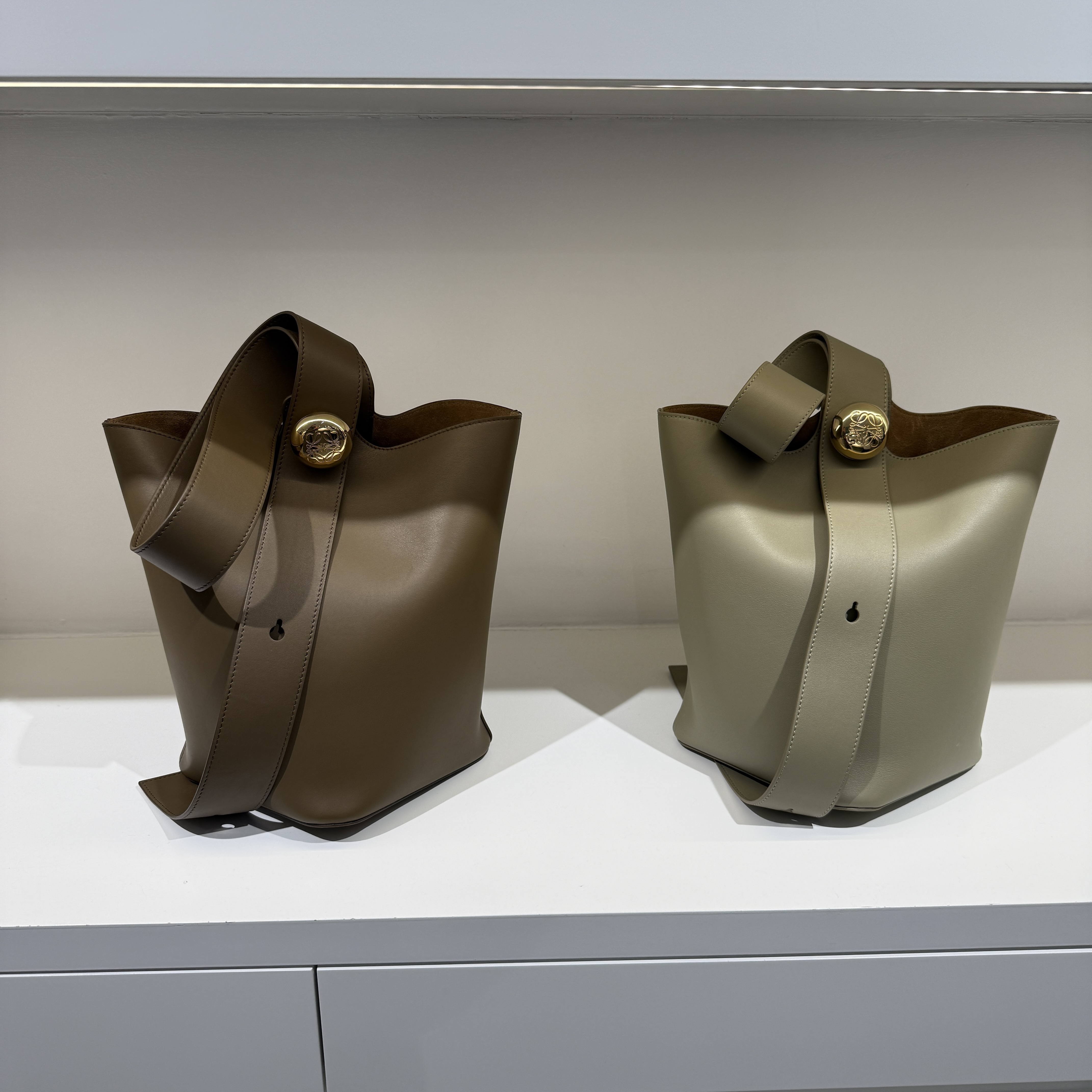 Loewe Pebble Medium Bucket bag 2 colors