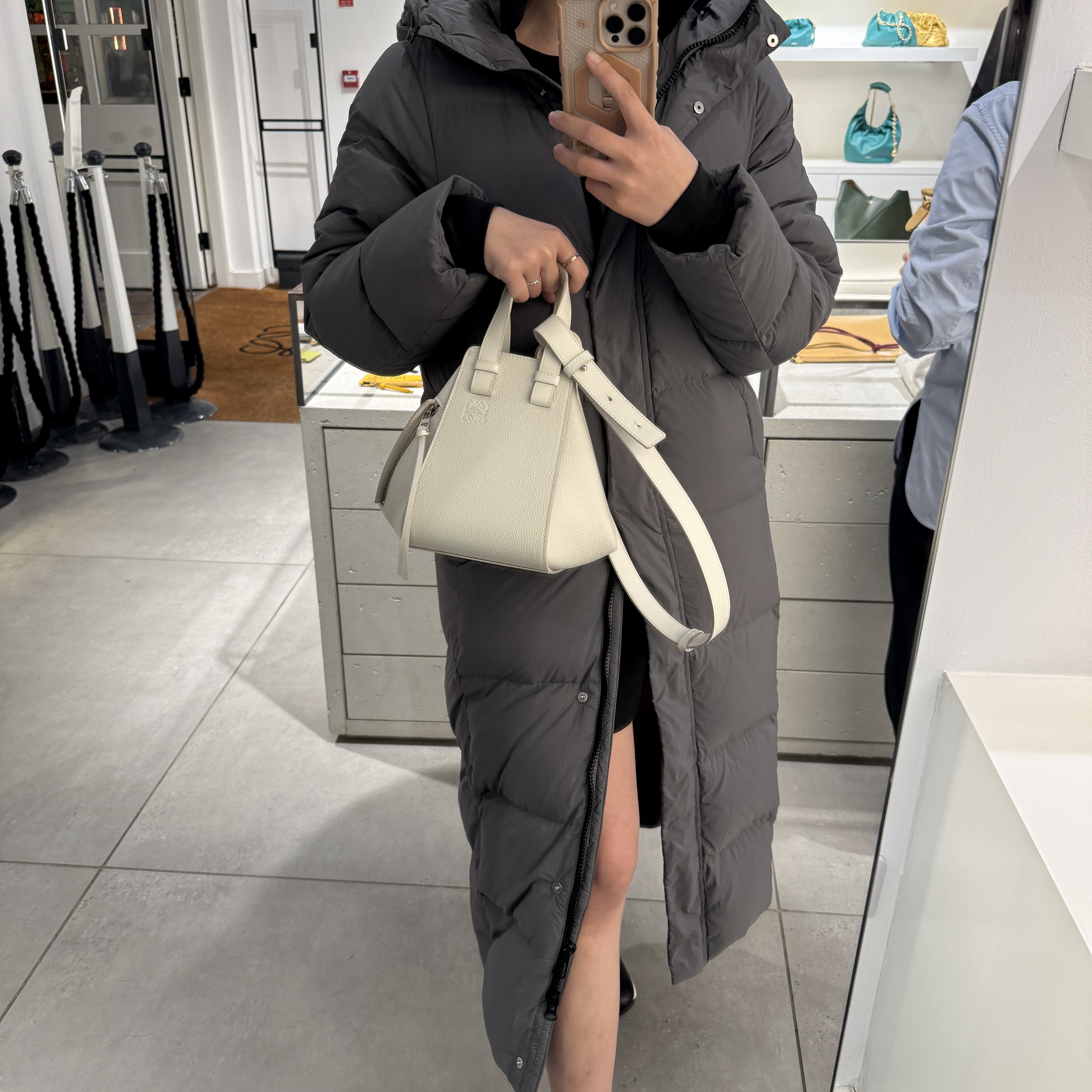 Loewe Hammock compact bag Pearl soft white