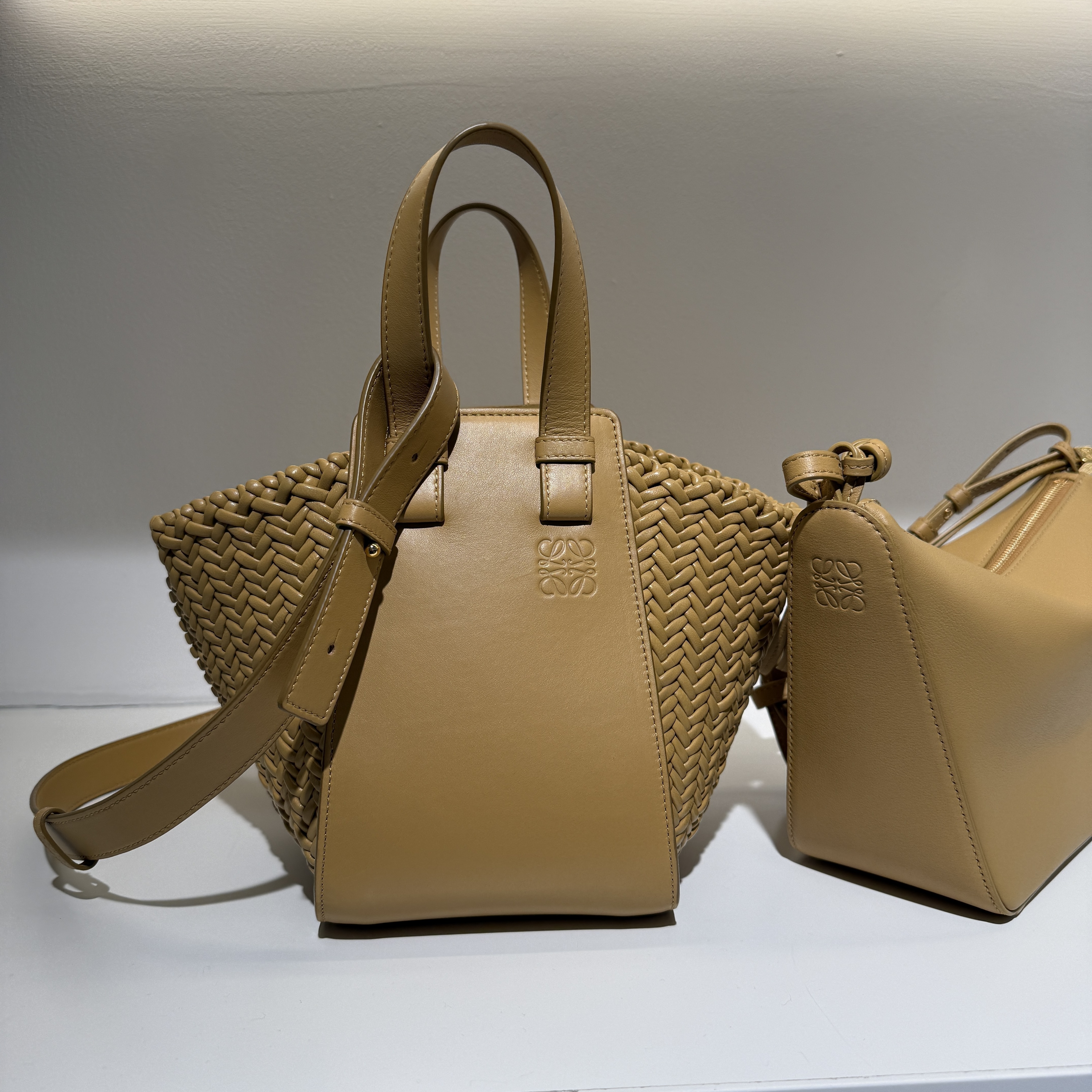 Loewe Hammock compact bag Sahara