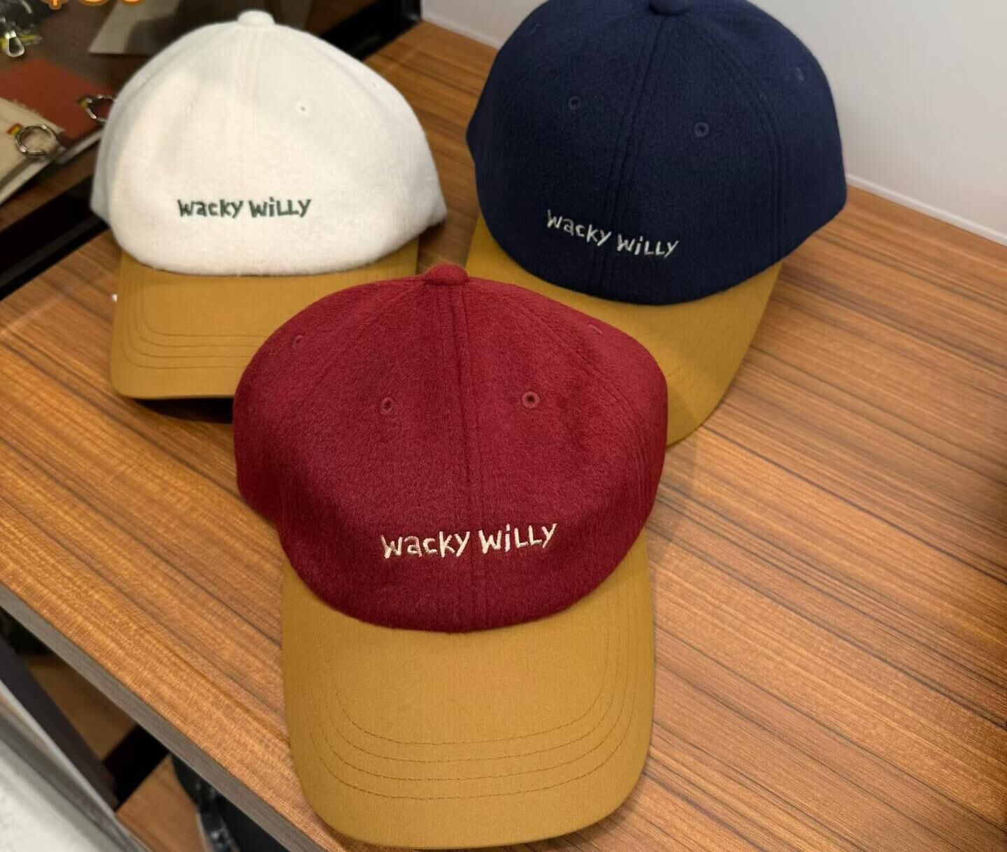 Wacky Willy 雙色字母刺繡棒球帽（K11 BR33）