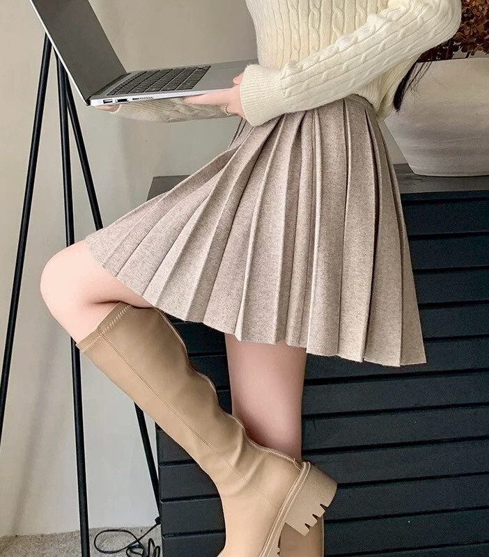 百摺羊絨針織短裙