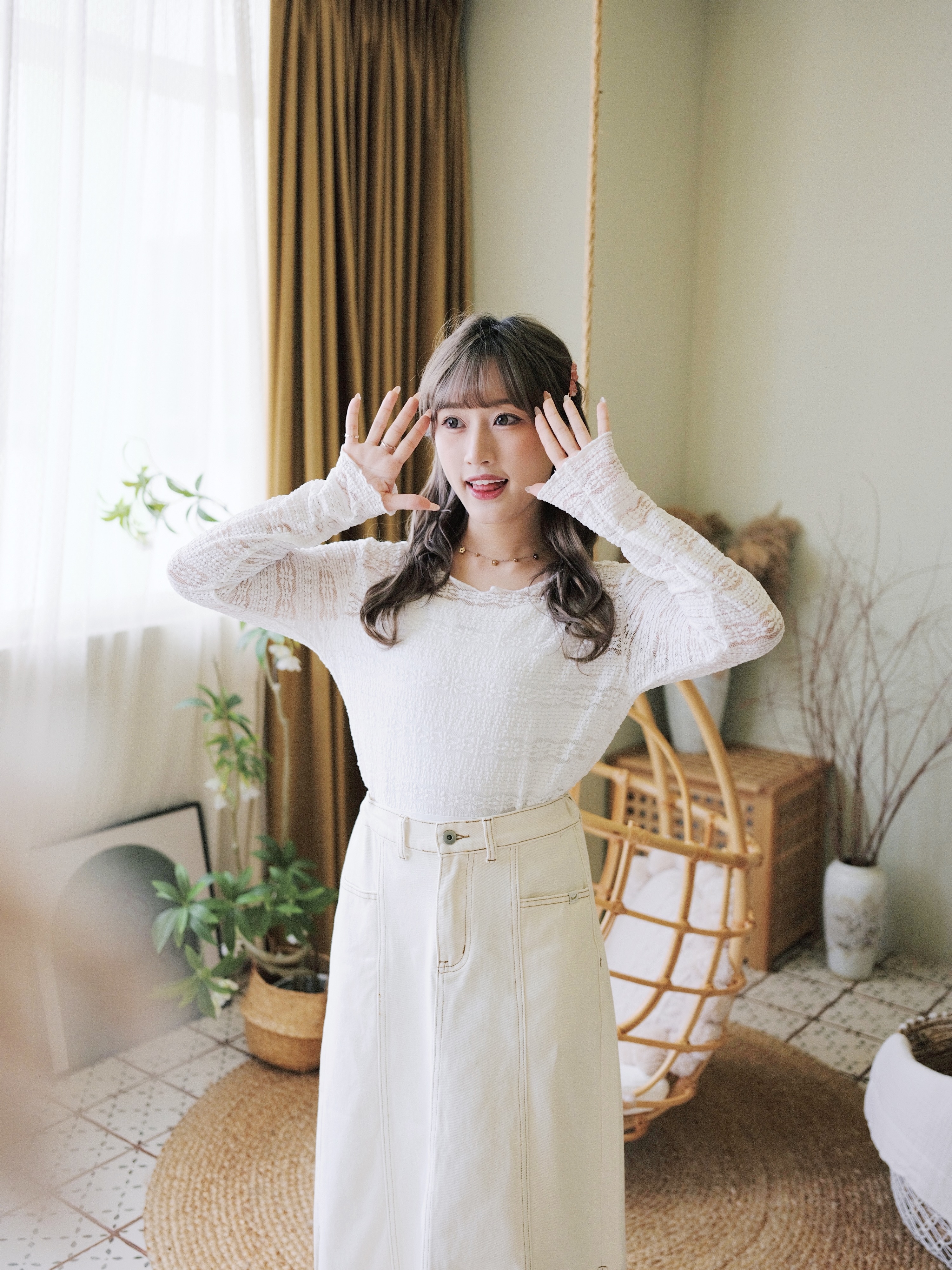 兩色 / 蕾絲間層小花長袖上衣 / Sheer Floral Lace Overlay Top