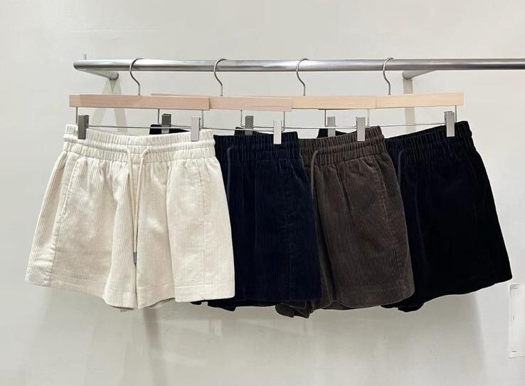 ME24   燈芯絨橡根短褲  腰26-41 HIP52 長14.5  原價  $369