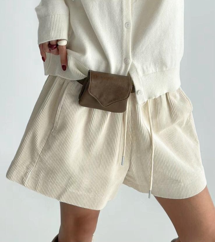 ME24   燈芯絨橡根短褲  腰26-41 HIP52 長14.5  原價  $369