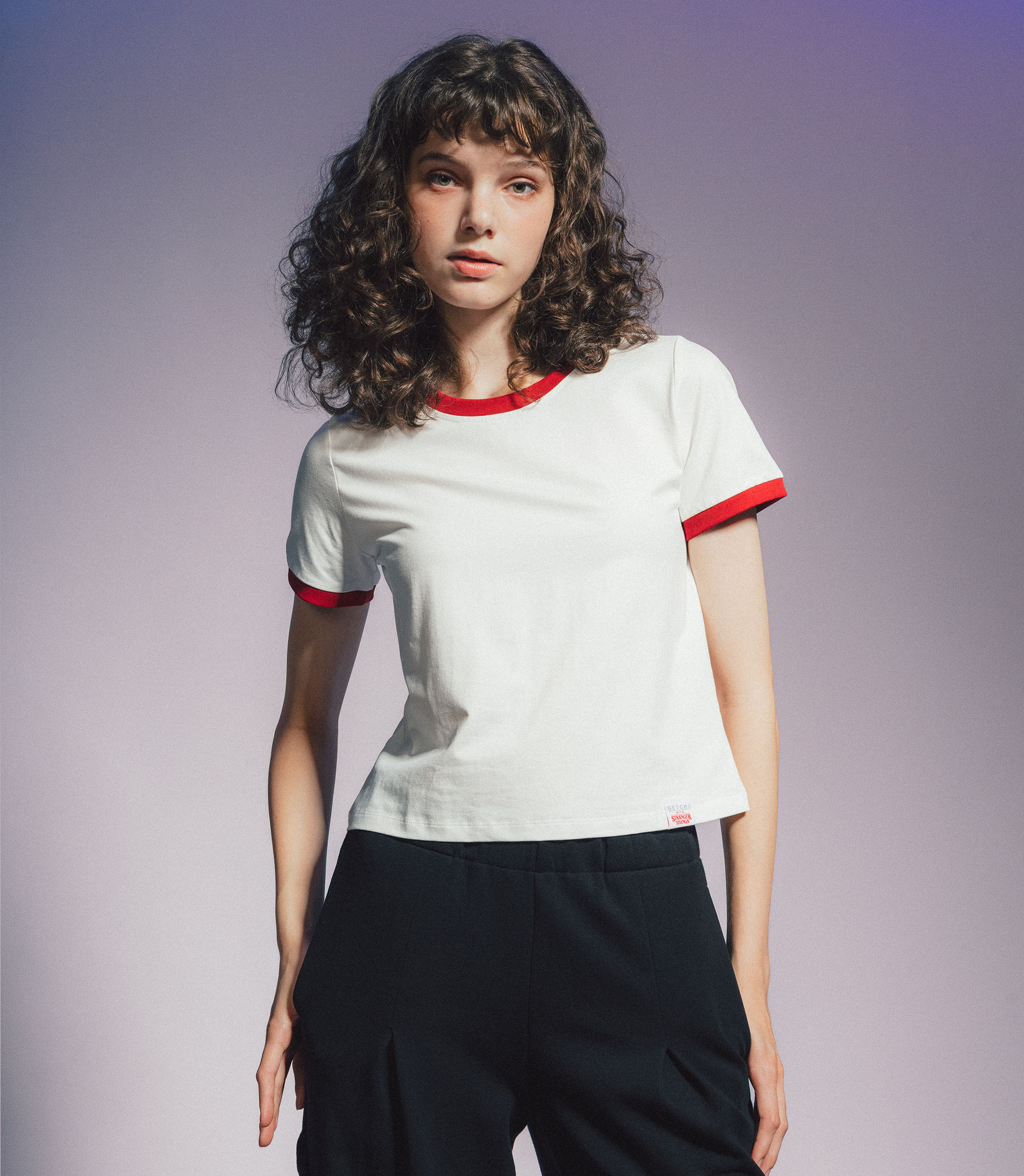 (現貨)Getchi X Stranger Things Friends Forever女款 短版Q版人物T 恤