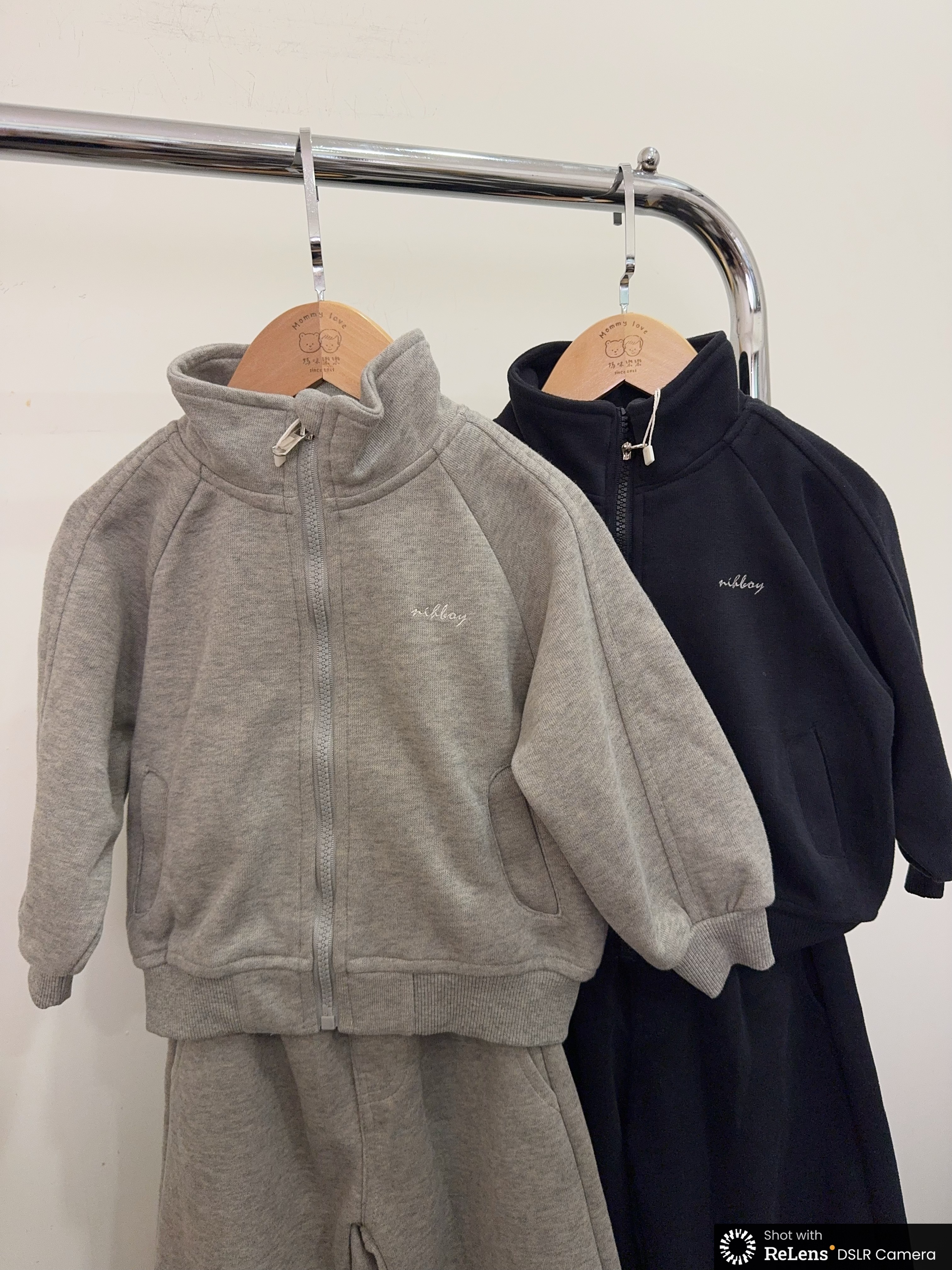 NH6682立領刺繡字母套裝