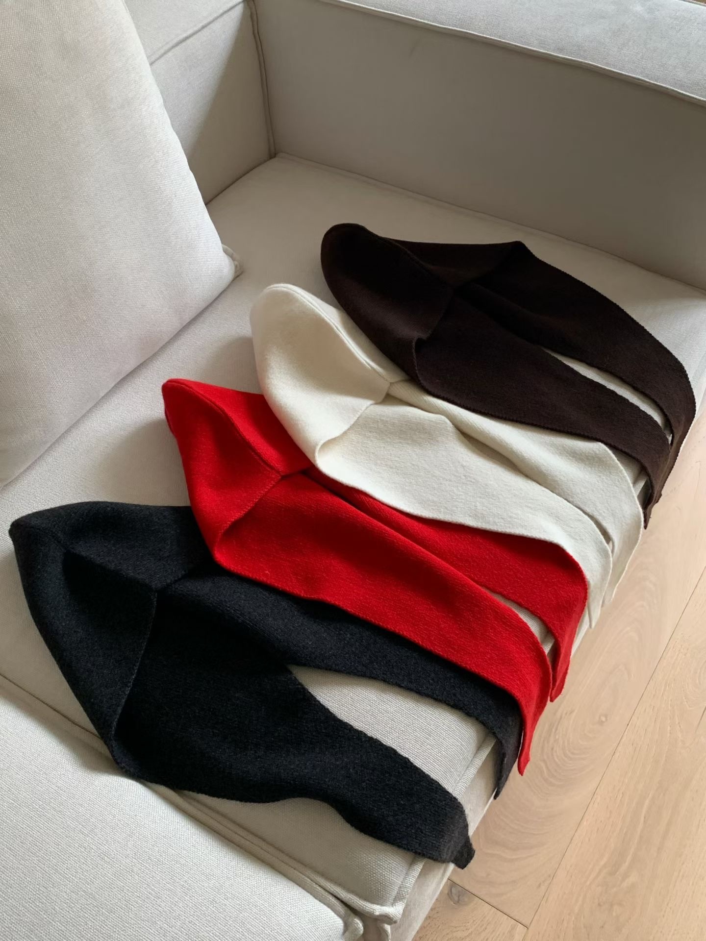 #228N625 一件即保暖; 連帽針織披肩