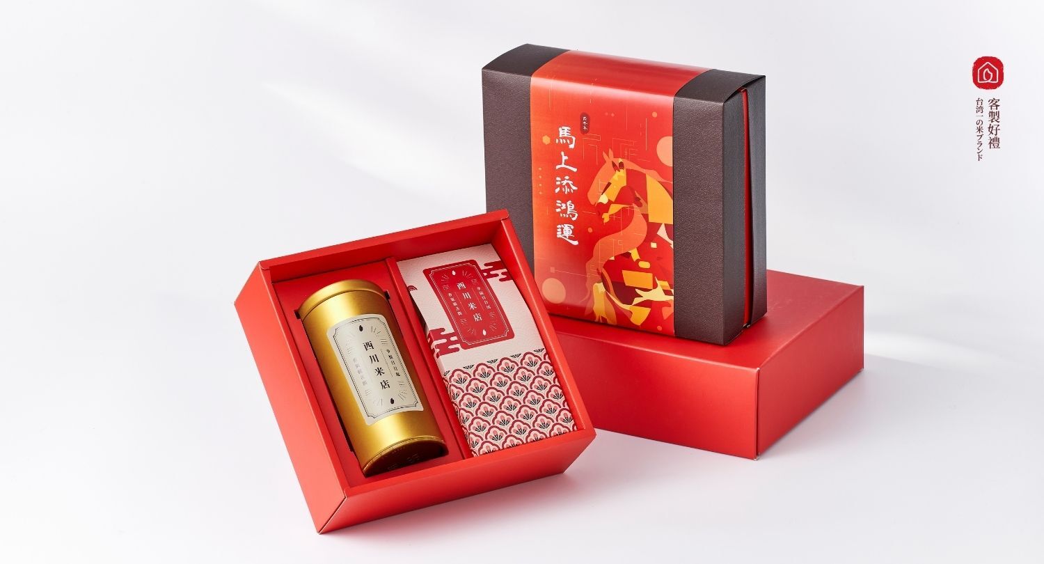 春節禮盒推薦,紅色喜氣的春節禮盒內內容物是金色罐子裝的蕎麥茶及紅白紙盒裝的米菓燒