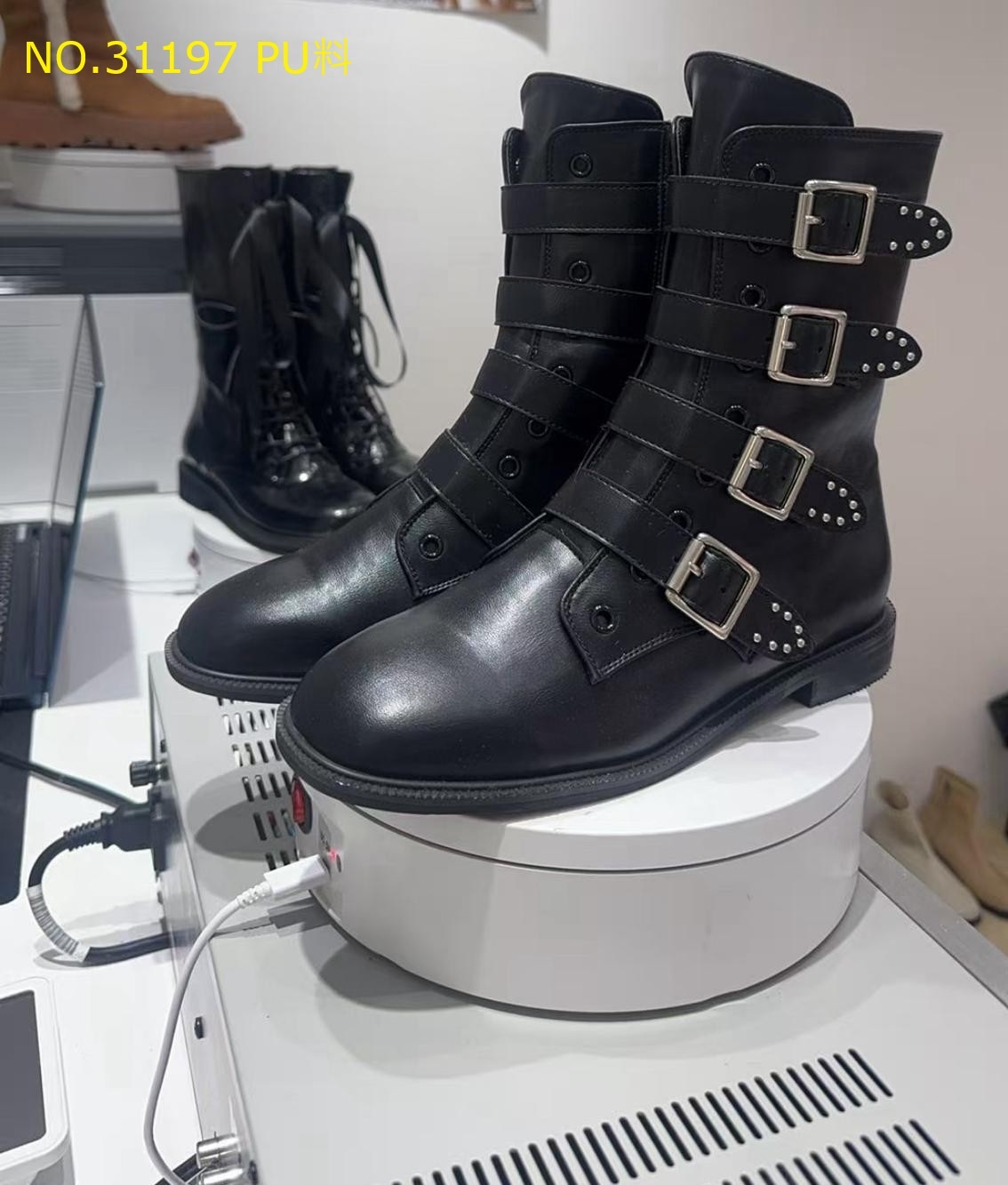 CM07 NO.31197 PU料   足碼 1寸高  原價  $599  韓國牌子 中國制