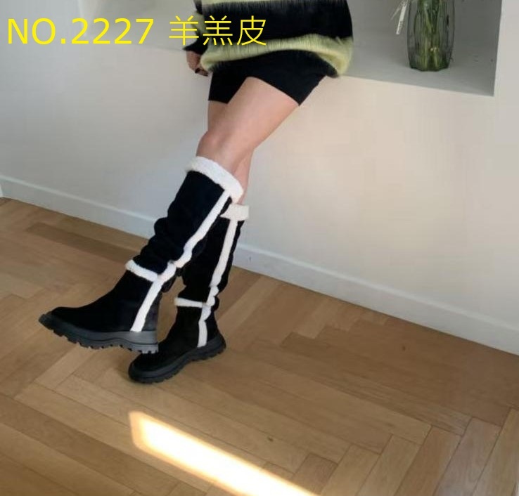 CM08 NO.2227  羊羔皮  偏細   2寸高   原價  $799 韓國牌子 中國制
