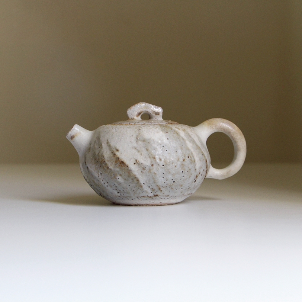 汝白柴燒茶壺