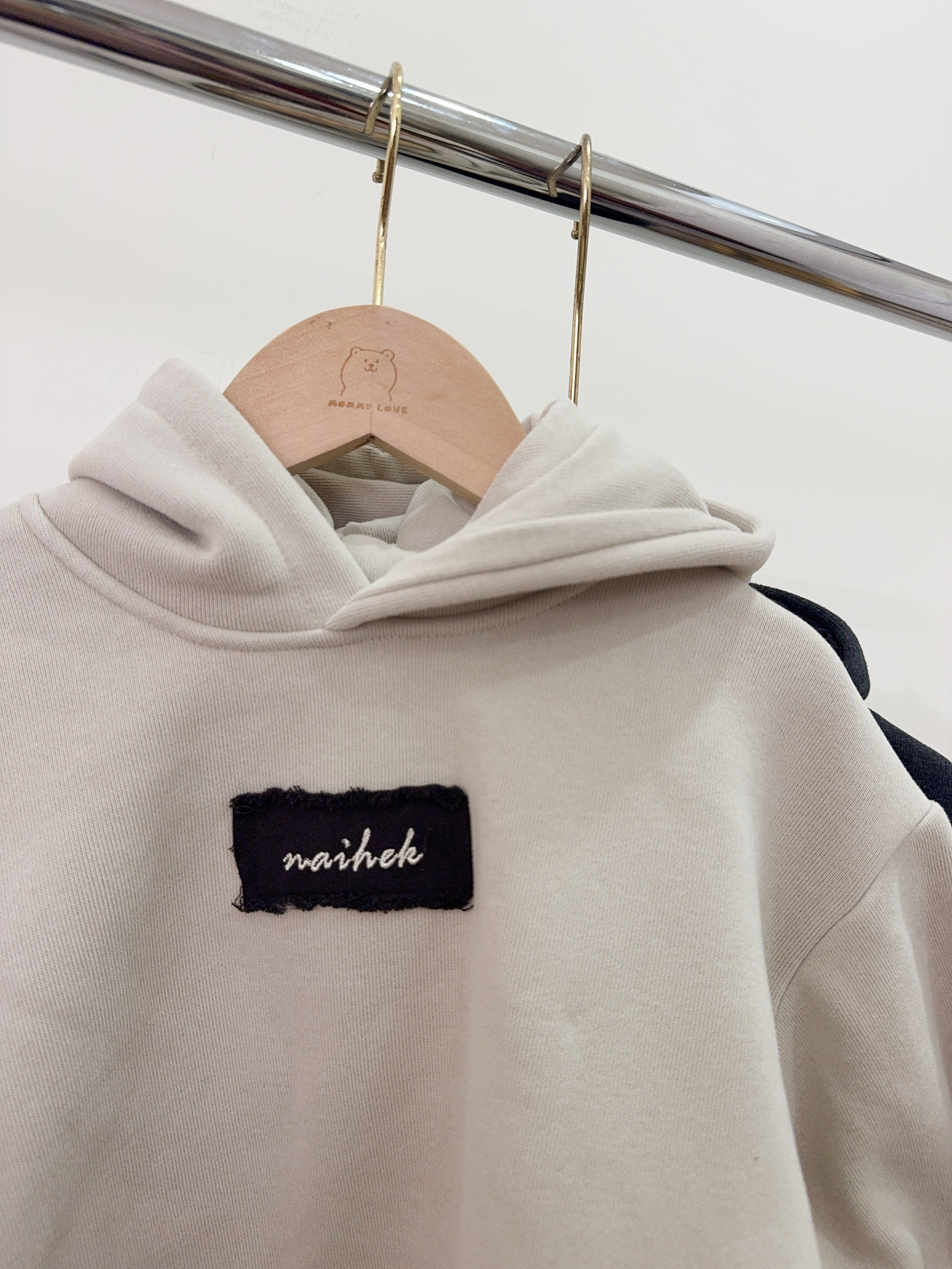 NH6867闆娘最愛貼布連帽上衣