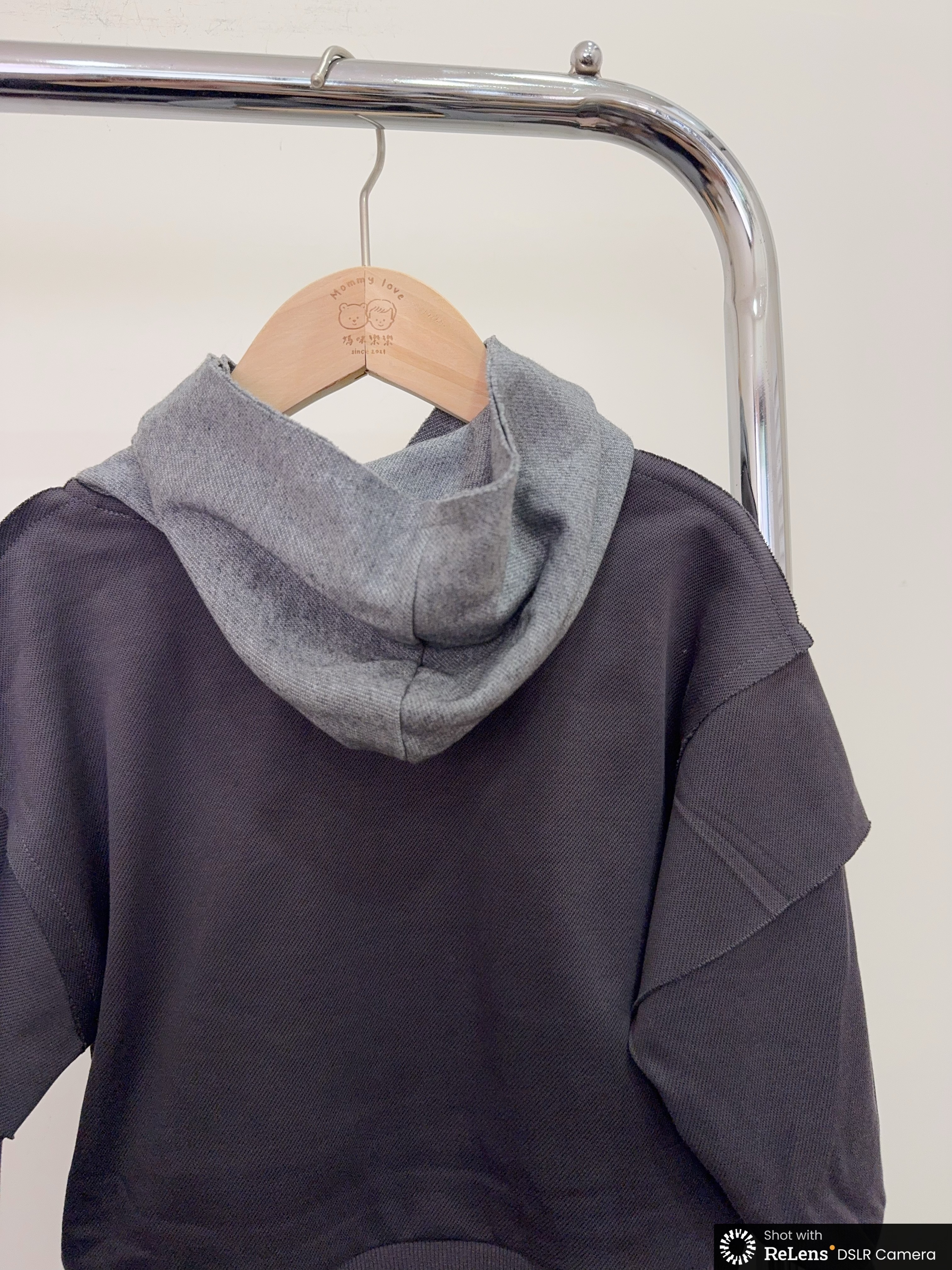 55017設計師家-無收邊拼接連帽上衣