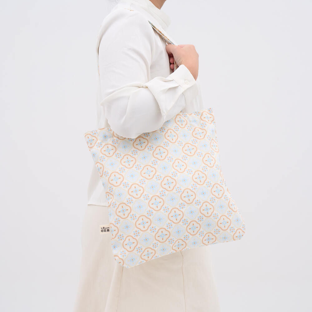 Happy Square Tote Bag/Begonia Glass Pattern/Sweet Almond