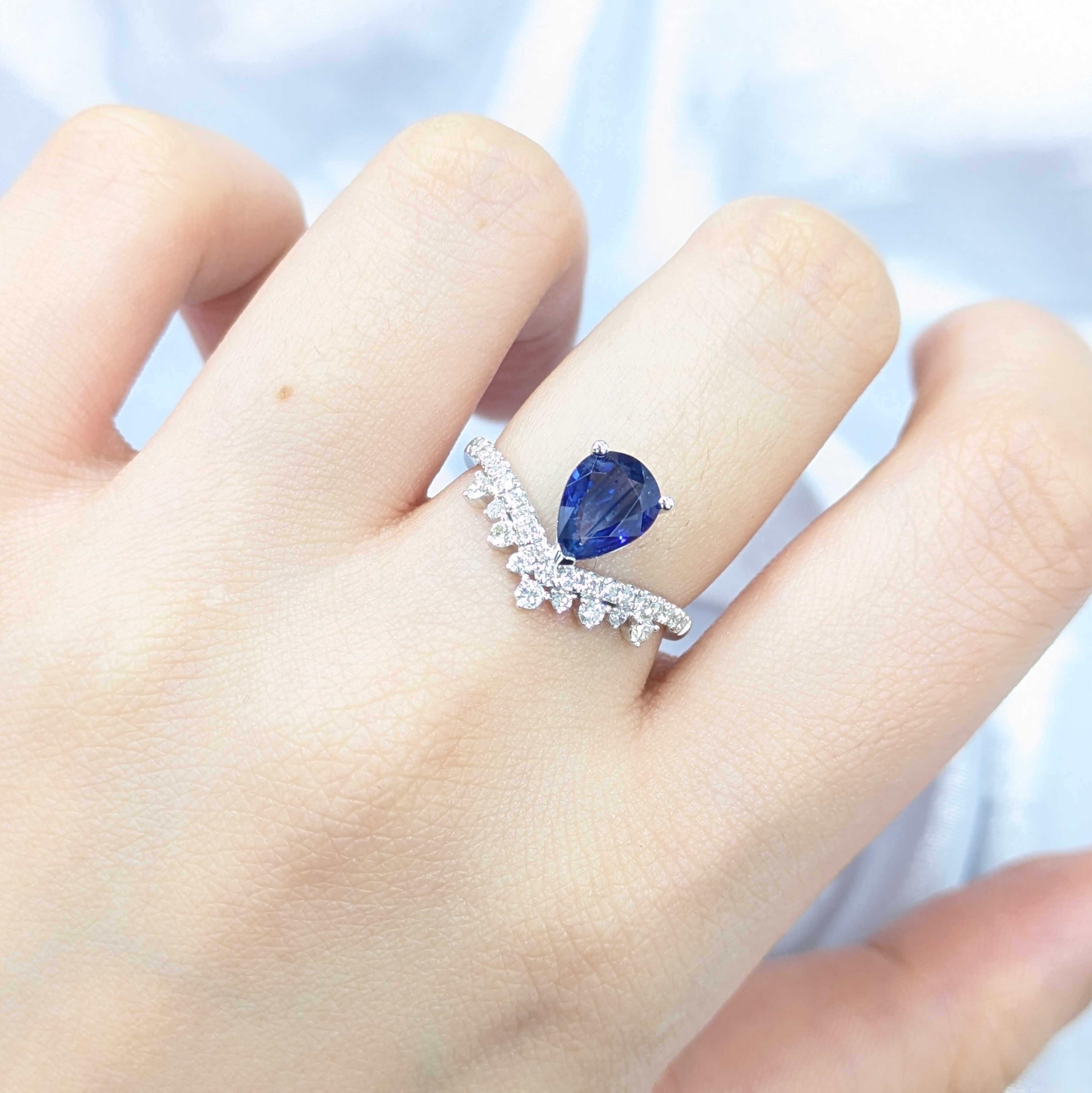 全新18K白金【單粒1卡15份藍寶石】配27份鑽石戒指