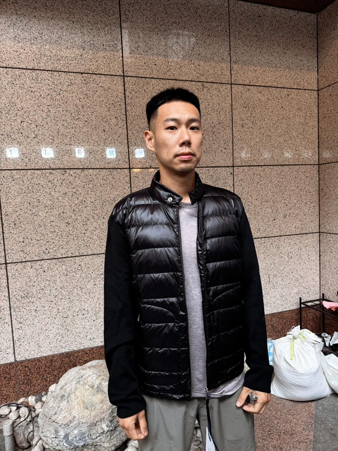 MONCLER 男款黑色半羽絨外套 L