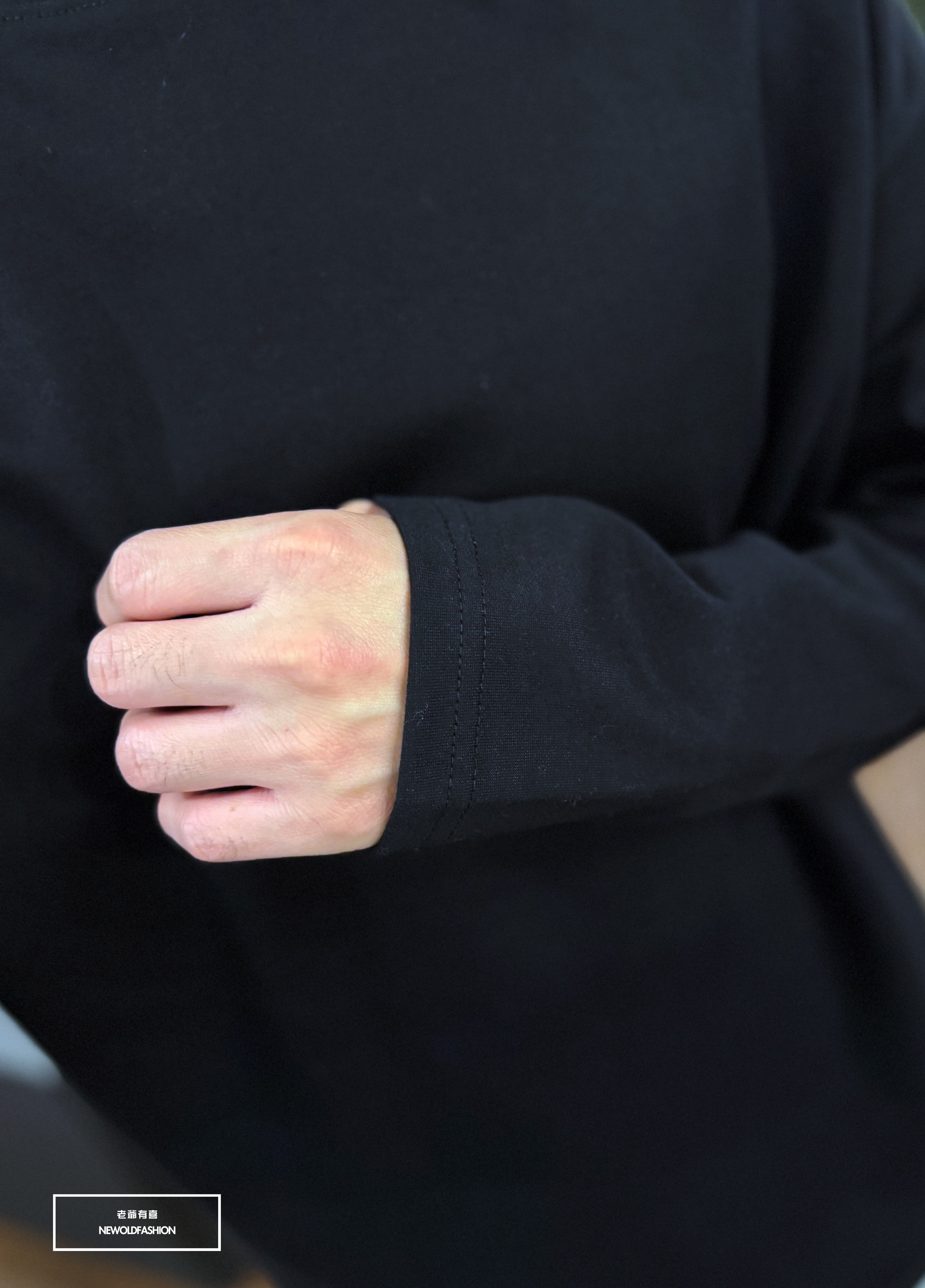 『新品上市』重磅純色素面大學T(NOF25106000)-黑