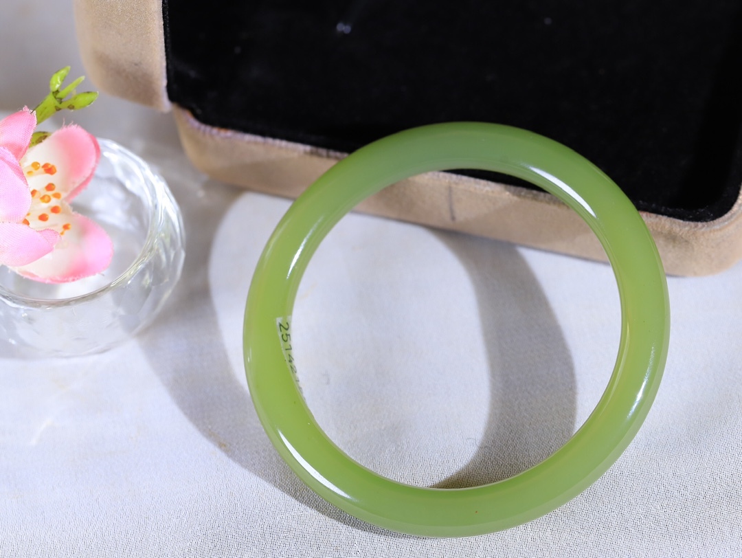 11618 55mm和田玉青黃口圓條手鐲 (54-56)