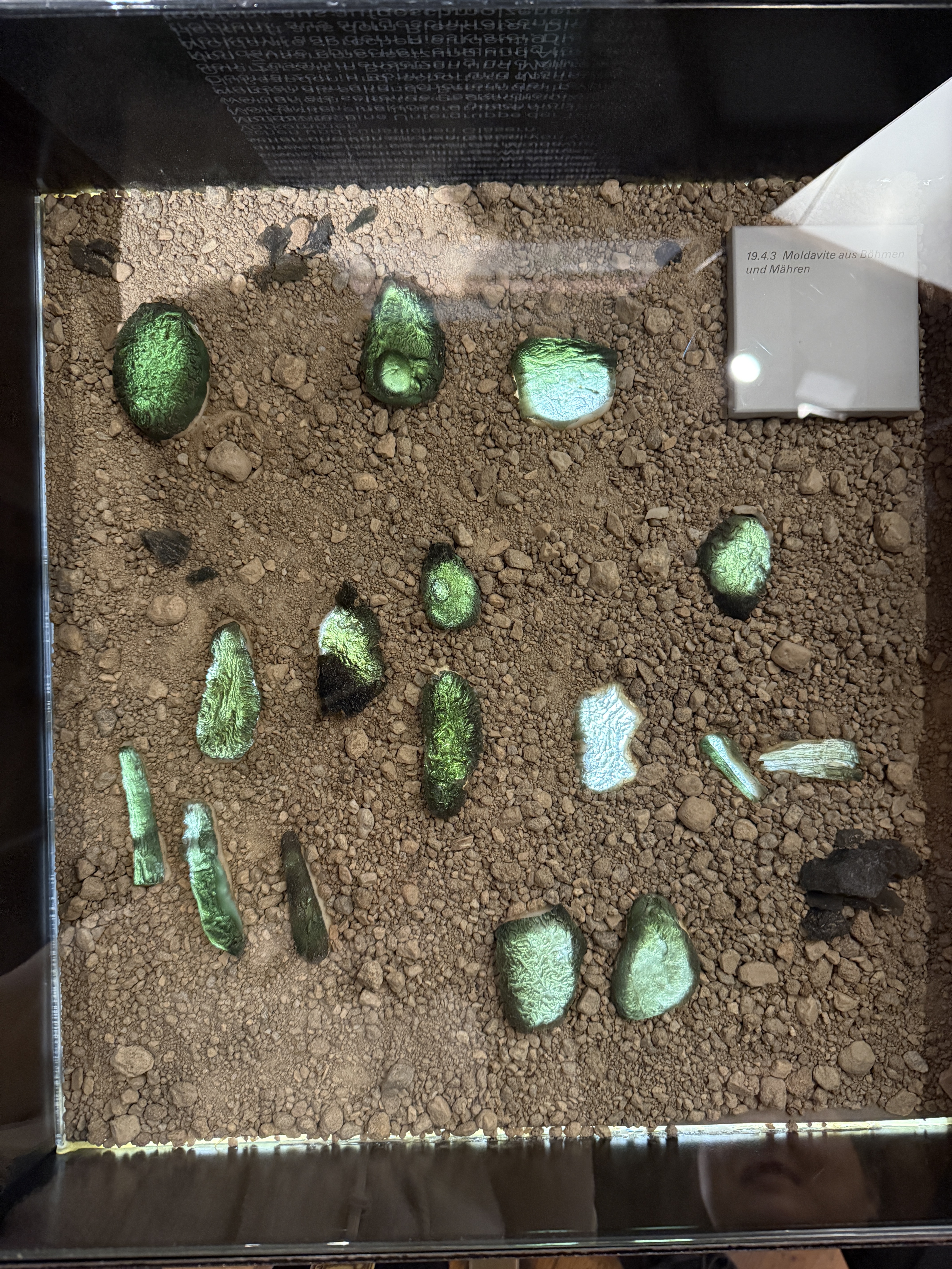 後來才知道就是諾德林根這顆隕石創造了捷克隕石，這宇宙訊息太明顯了！