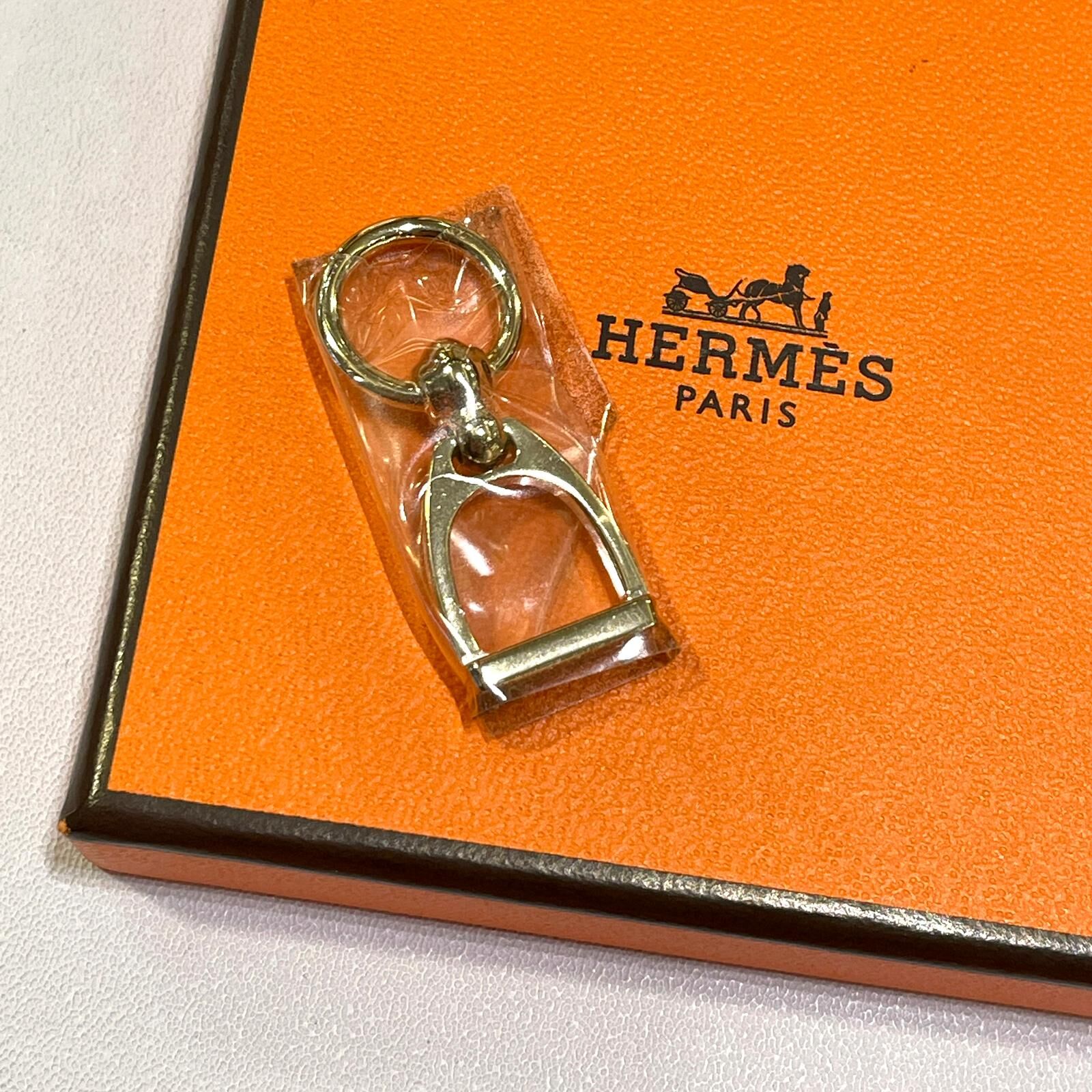 全新HERMES絲巾扣 淡金色馬蹄扣, Charms Etrier twilly ring, #BRAND NEW #香榭站正品