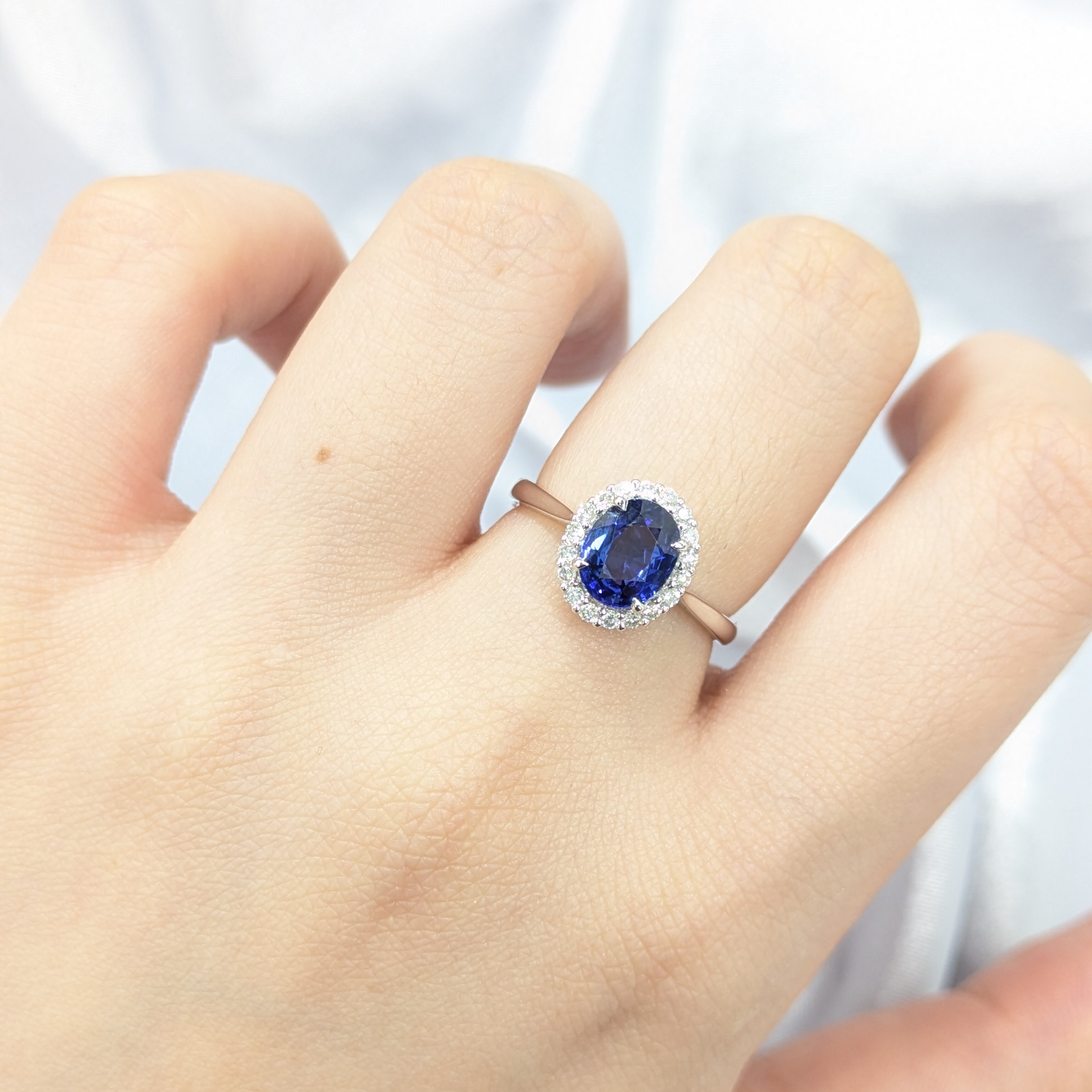 全新18K白金【單粒1卡30份藍寶石】配19份鑽石戒指