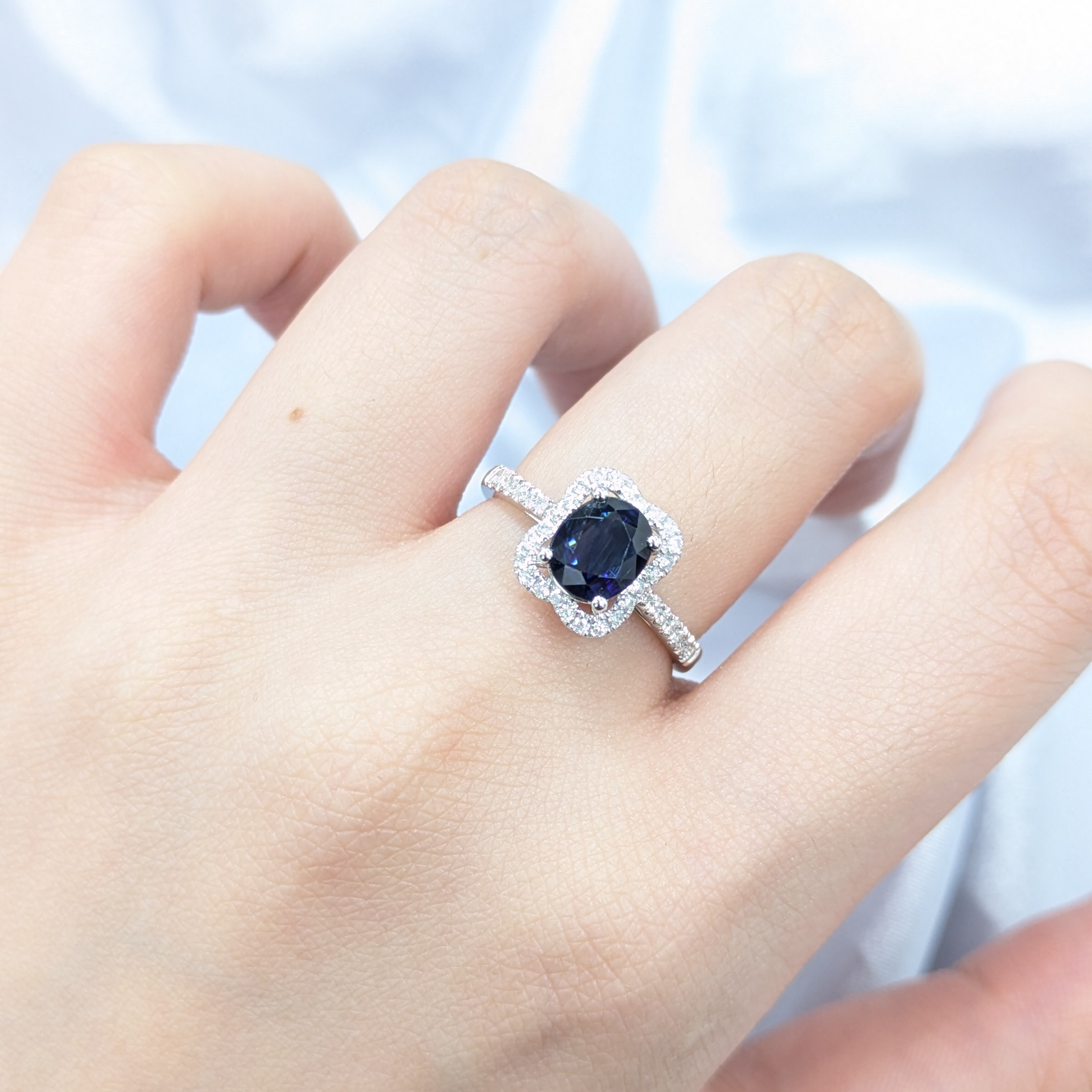 全新18K白金【單粒1卡23份藍寶石】配24份鑽石戒指