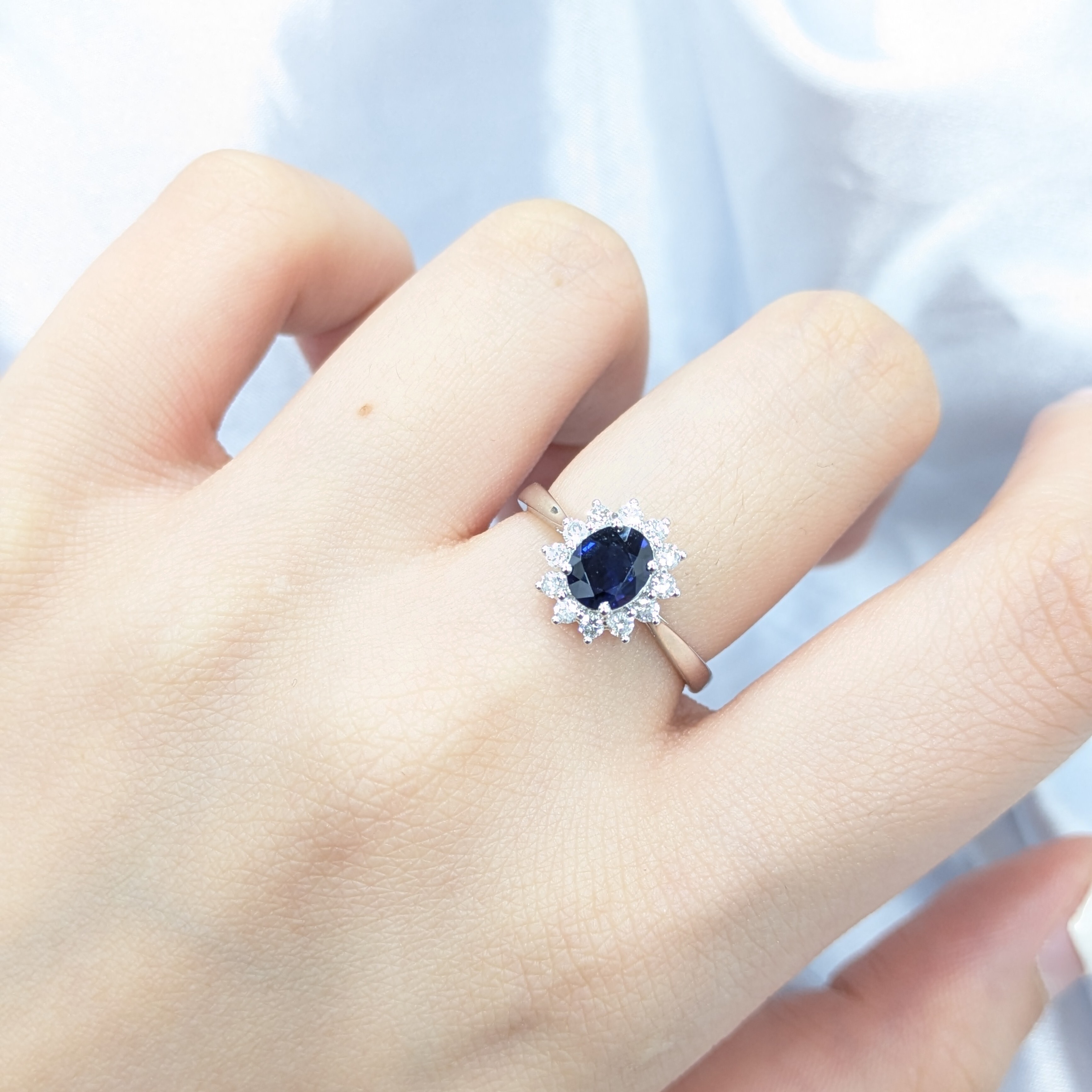 全新18K白金【單粒65份藍寶石】配27份鑽石戒指