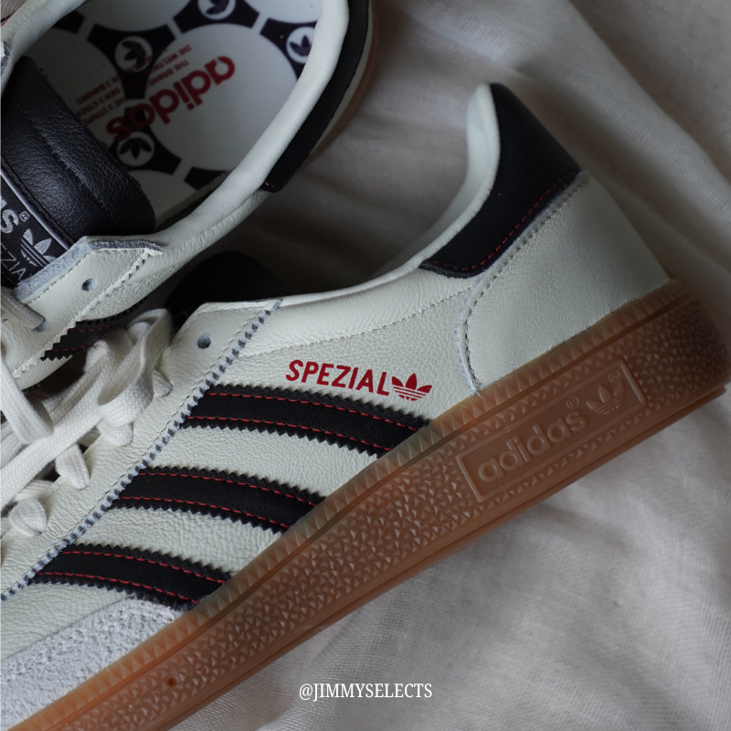 【代購】adidas Handball Spezial｜白黑 × 異材質 × 紅車線｜復古低幫板鞋｜男女同款