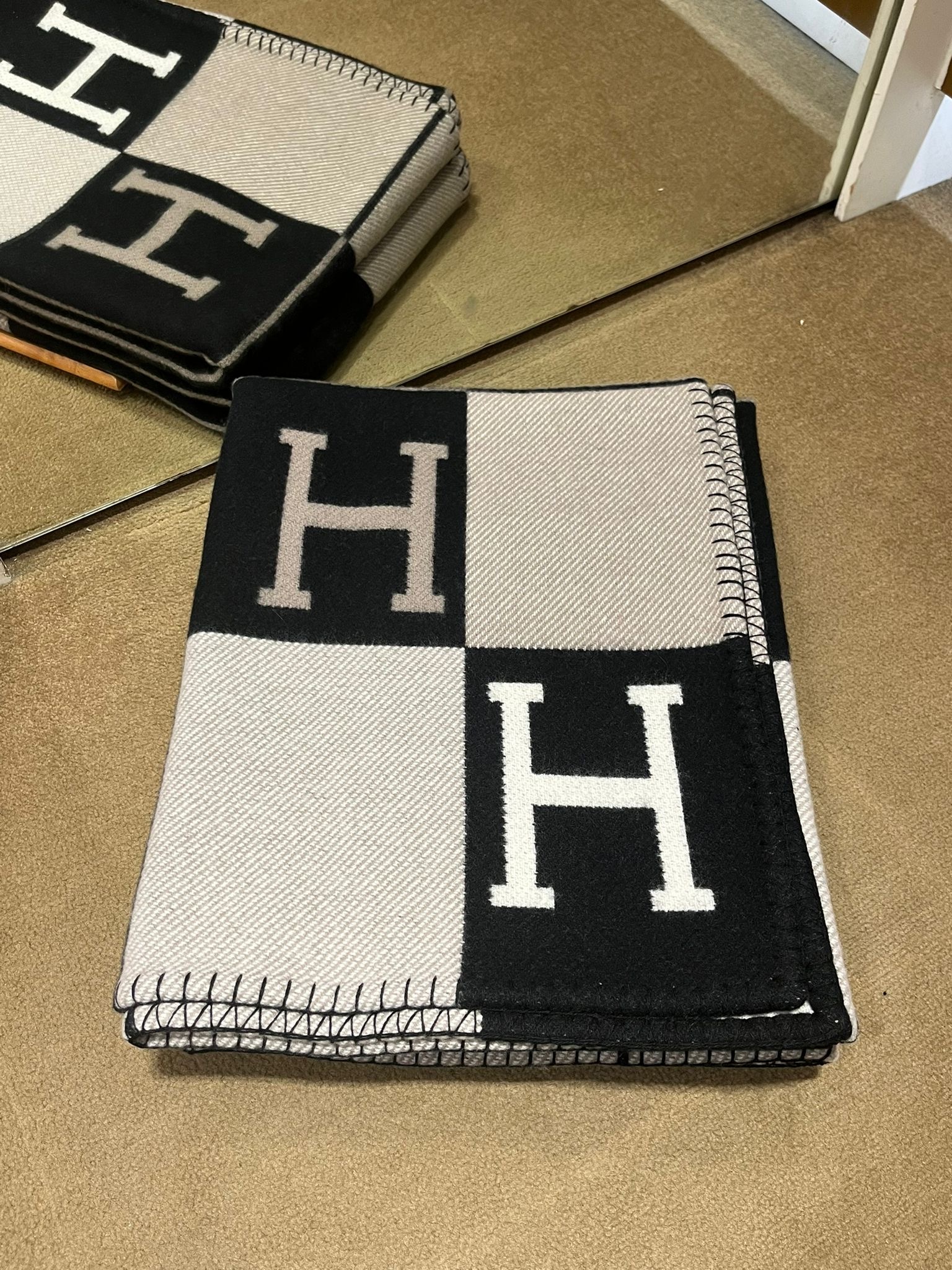 Avalon III Throw Blanket In jacquard woven wood & cashmere noir/ecru