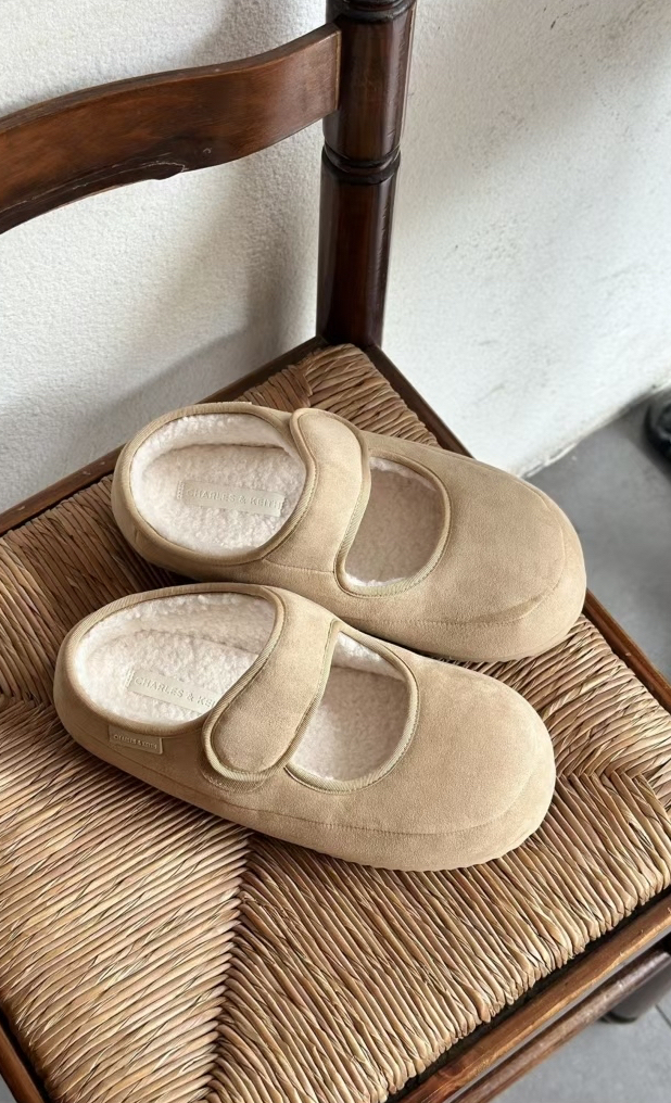 代購-CHARLES&KEITH 小ck 圓頭 平底 毛絨 瑪麗珍勃肯 3色