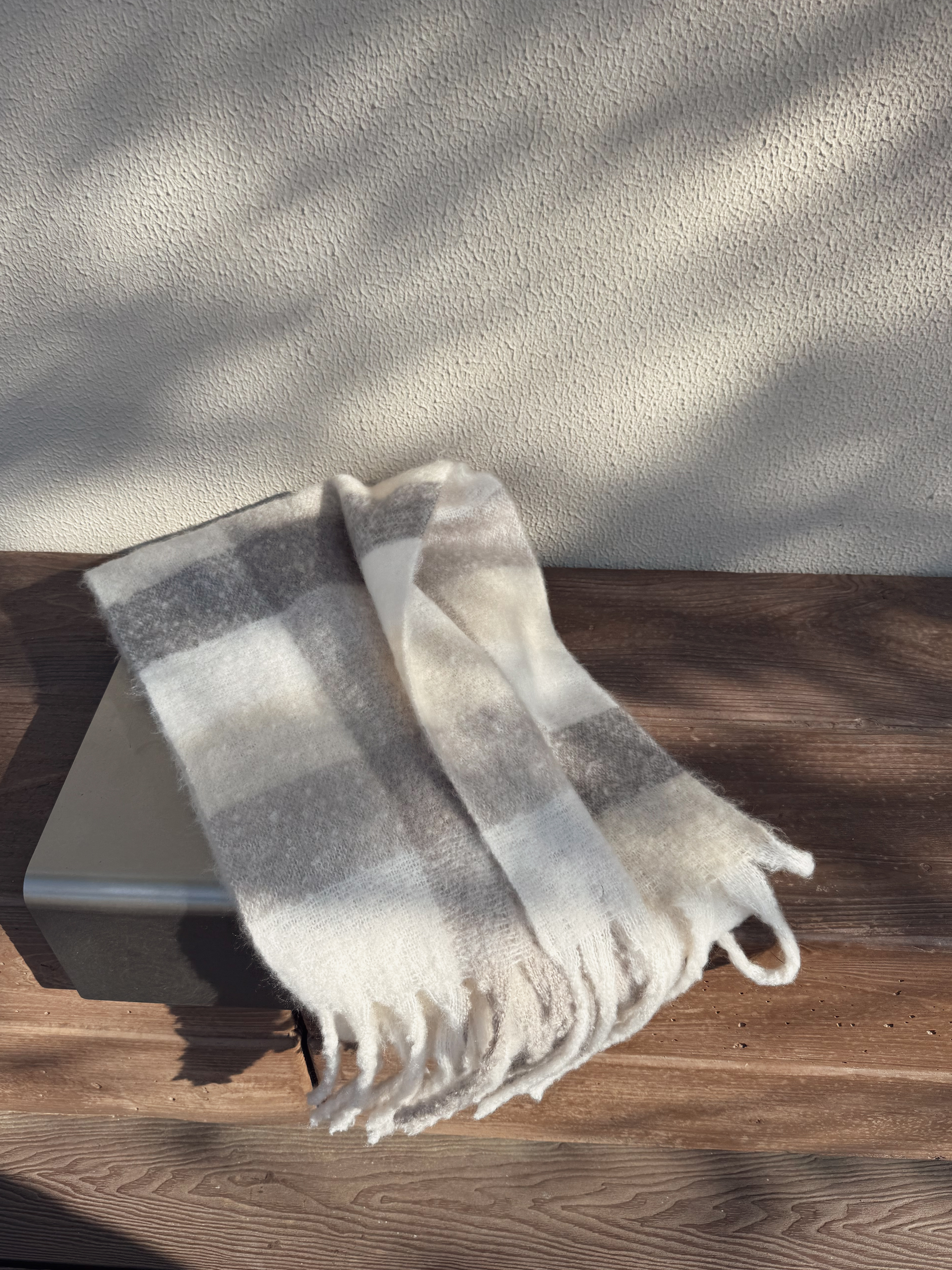 25J305 本期推薦! 法式濾鏡 混羊絨軟呼呼濾鏡格紋流蘇圍巾